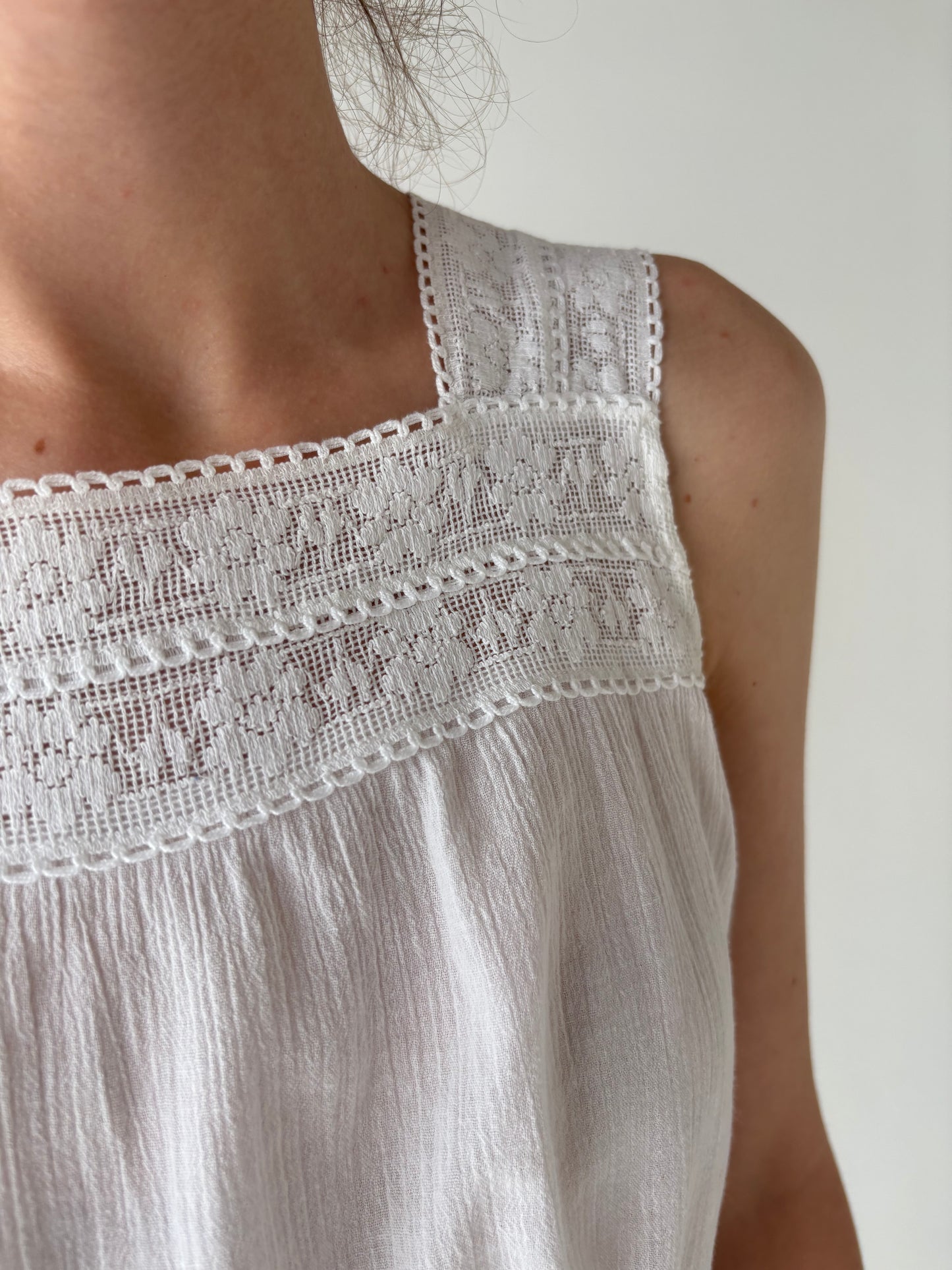 Top vintage din mouselline cu dantelă macrame