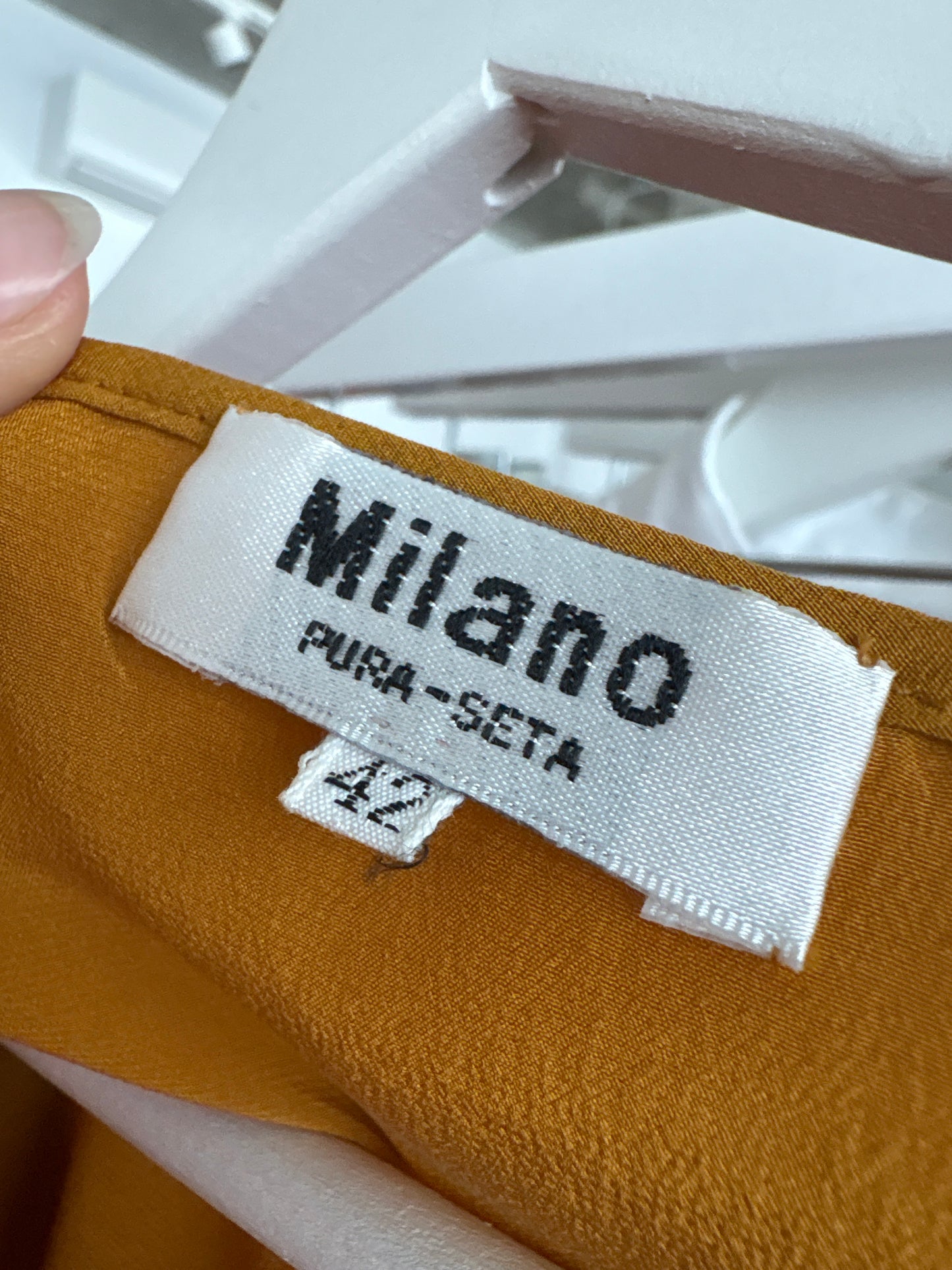 Top mustard yellow din mătase naturală în croi minimalist
