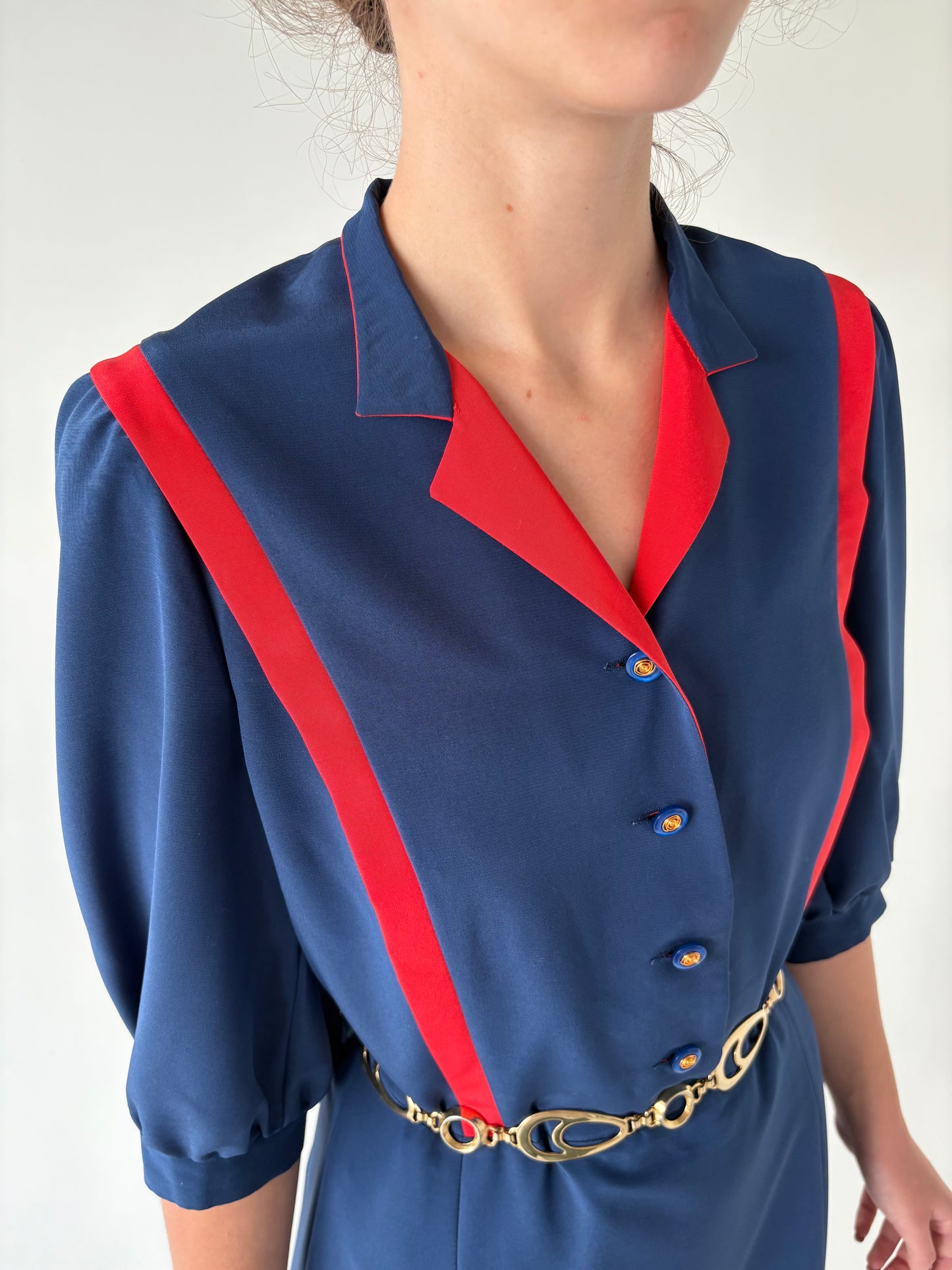 Rochie vintage cu talie marcată în combinație clasică de culori