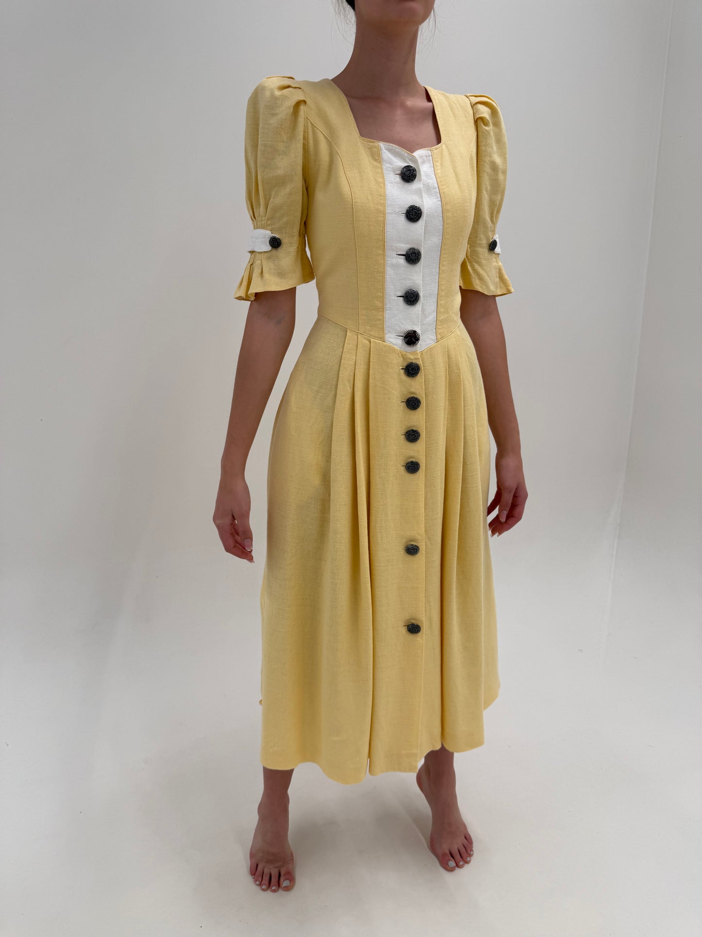 Rochie maxi vintage butter yellow din pânză grea de in cu corsaj și mâneci bufante