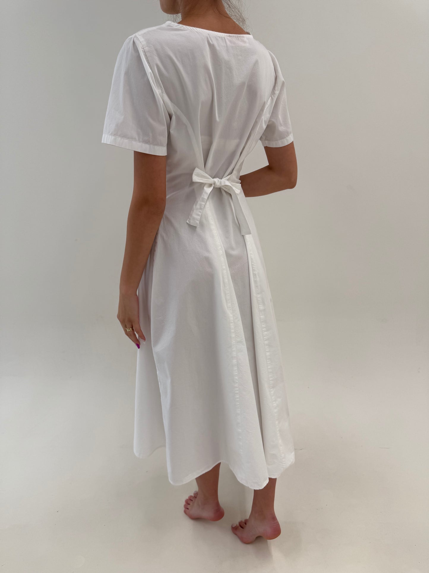Rochie maxi albă din bumbac cu broderie anglaise superbă și talie reglabilă
