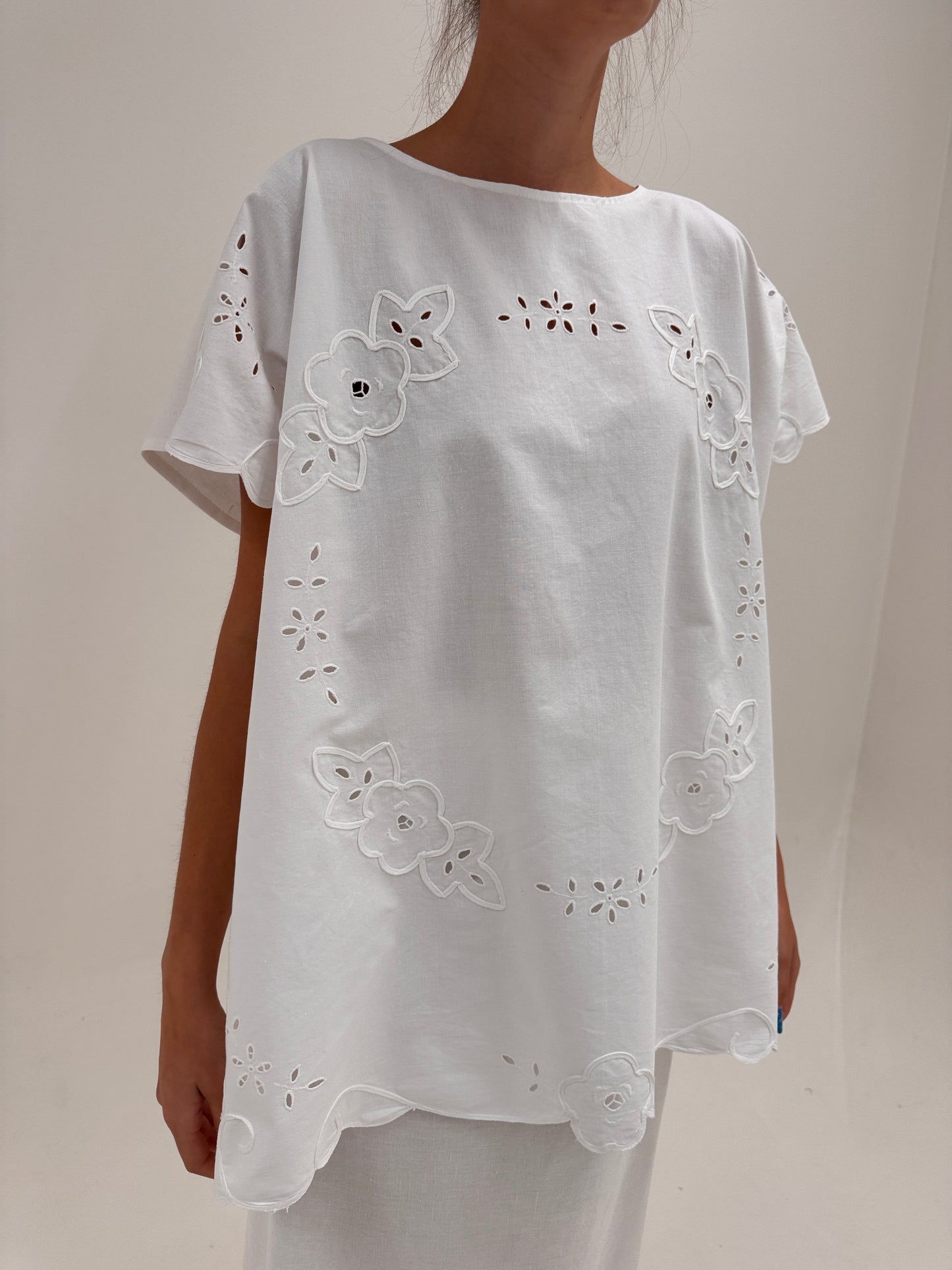 Set din pânză excepțională de in cu broderie manuală