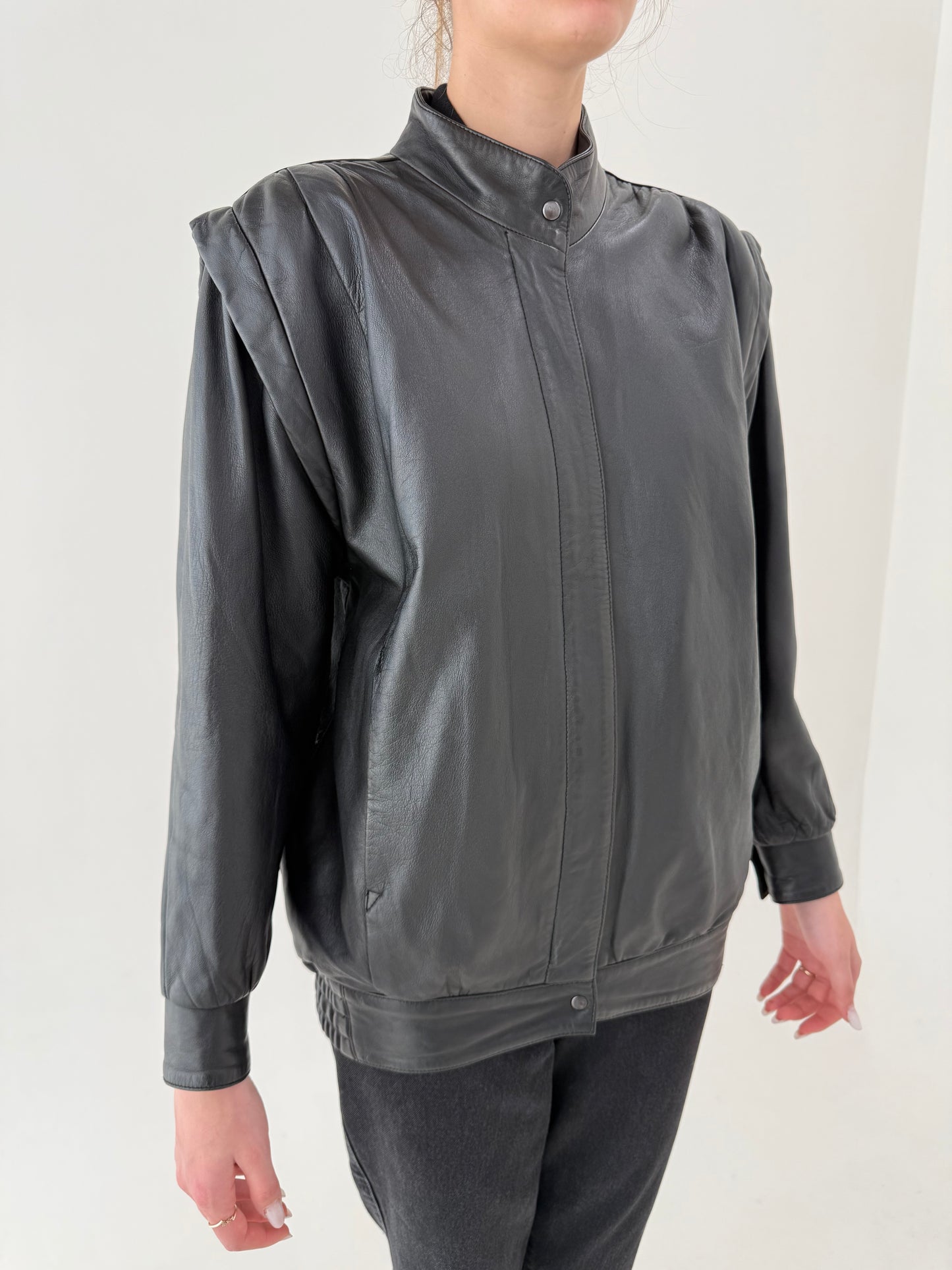 Geacă vintage din piele naturală extrem de moale în croi revenit în trend