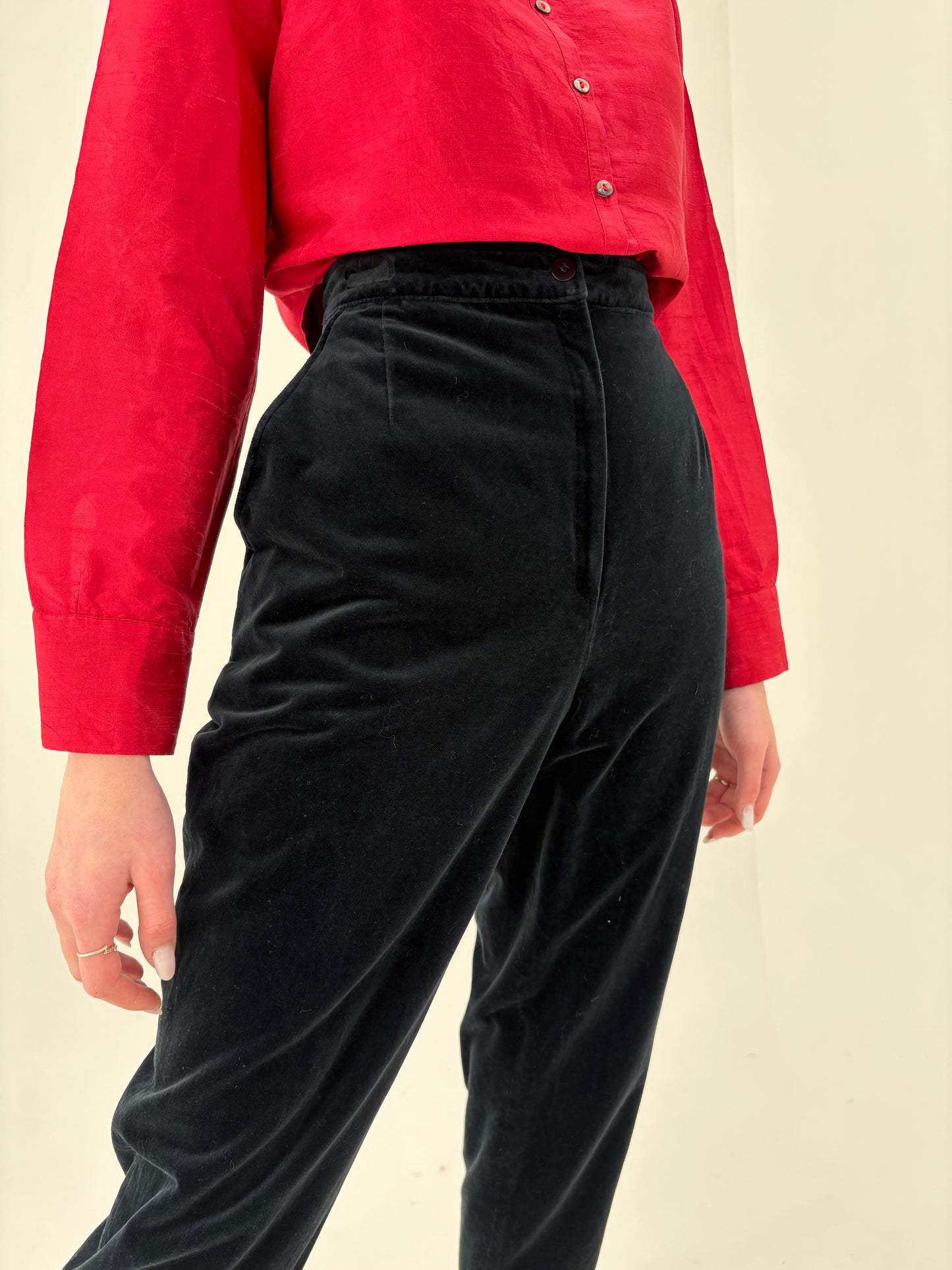 Pantaloni negri din catifea cu talie ultra înaltă mom fit de la zi la seară