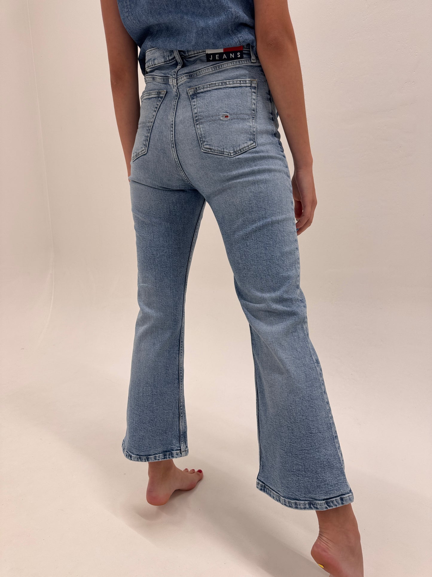 Jeans Tommy Hilfiger ultra confort modelatori în croi evazat
