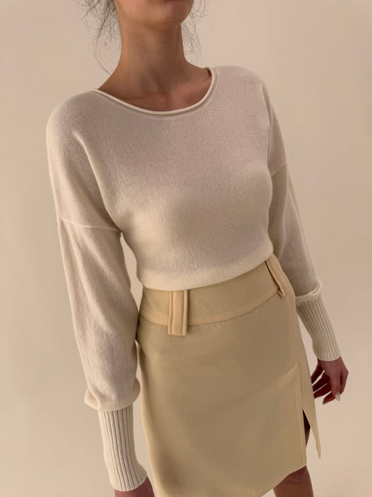 Puloveras din cașmir butter white cu manșete ultra înalte