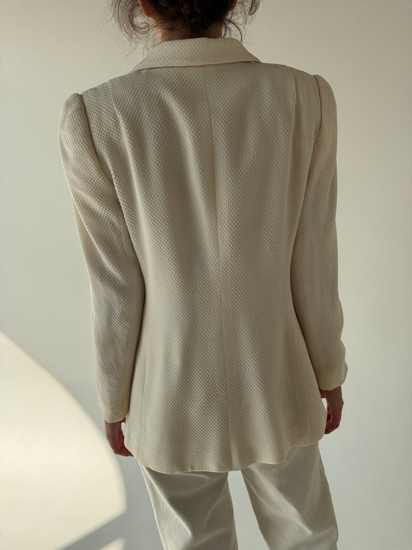 Sacou luxury italian cambrat butter white din stofita gofrată de la zi la seară