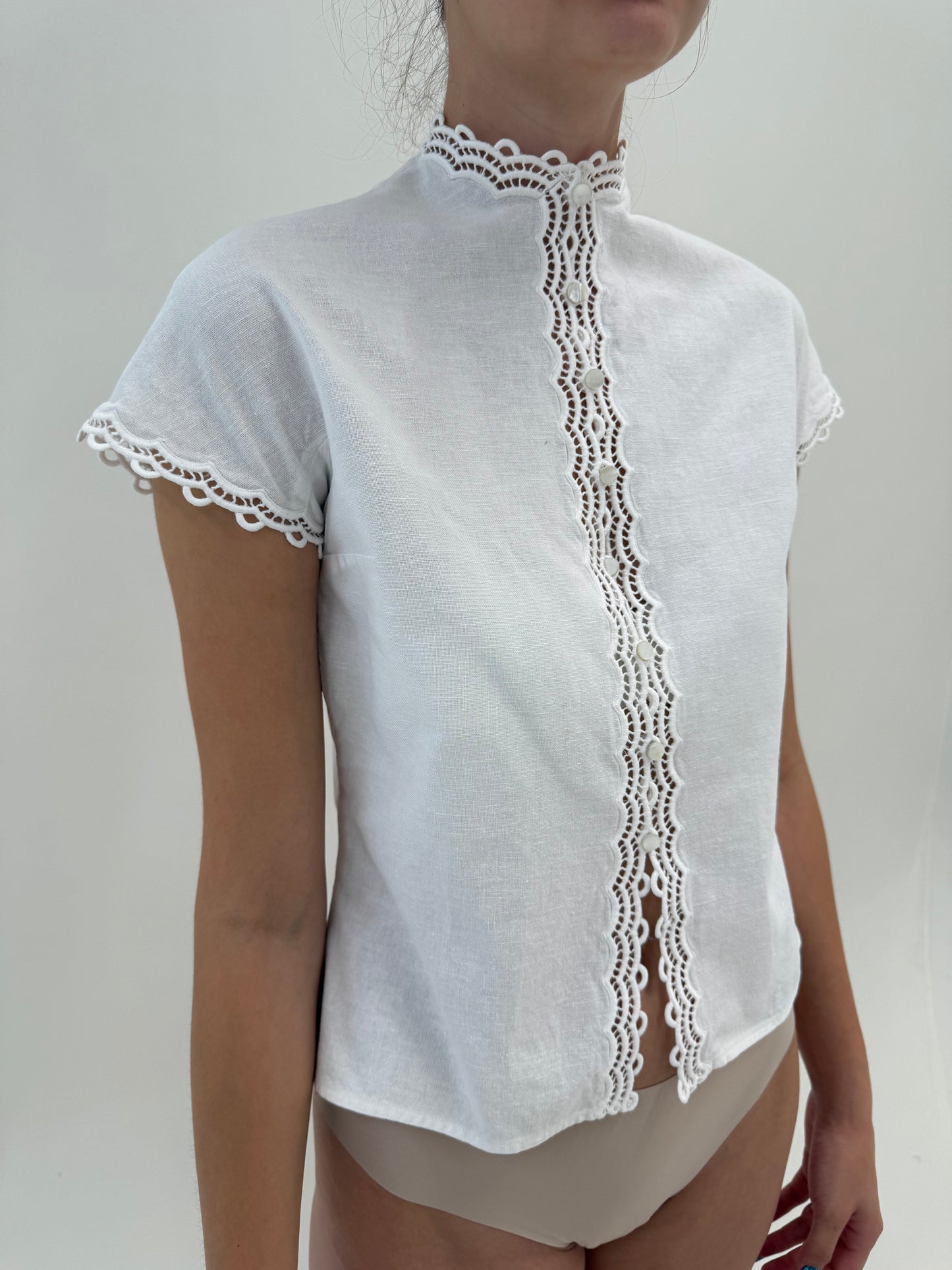 Top vintage italiana din in excepțional cu dantelă macrame
