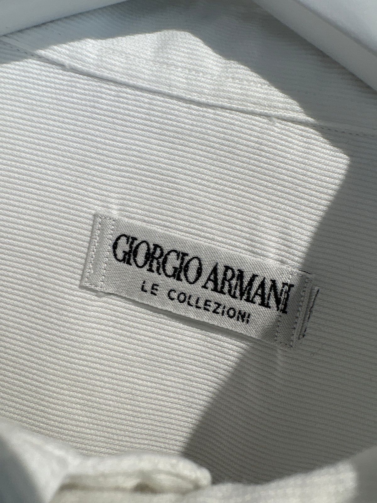 Cămașa ultra luxury Giorgio Armani cu butoni incluși din poplin texturat de bumbac
