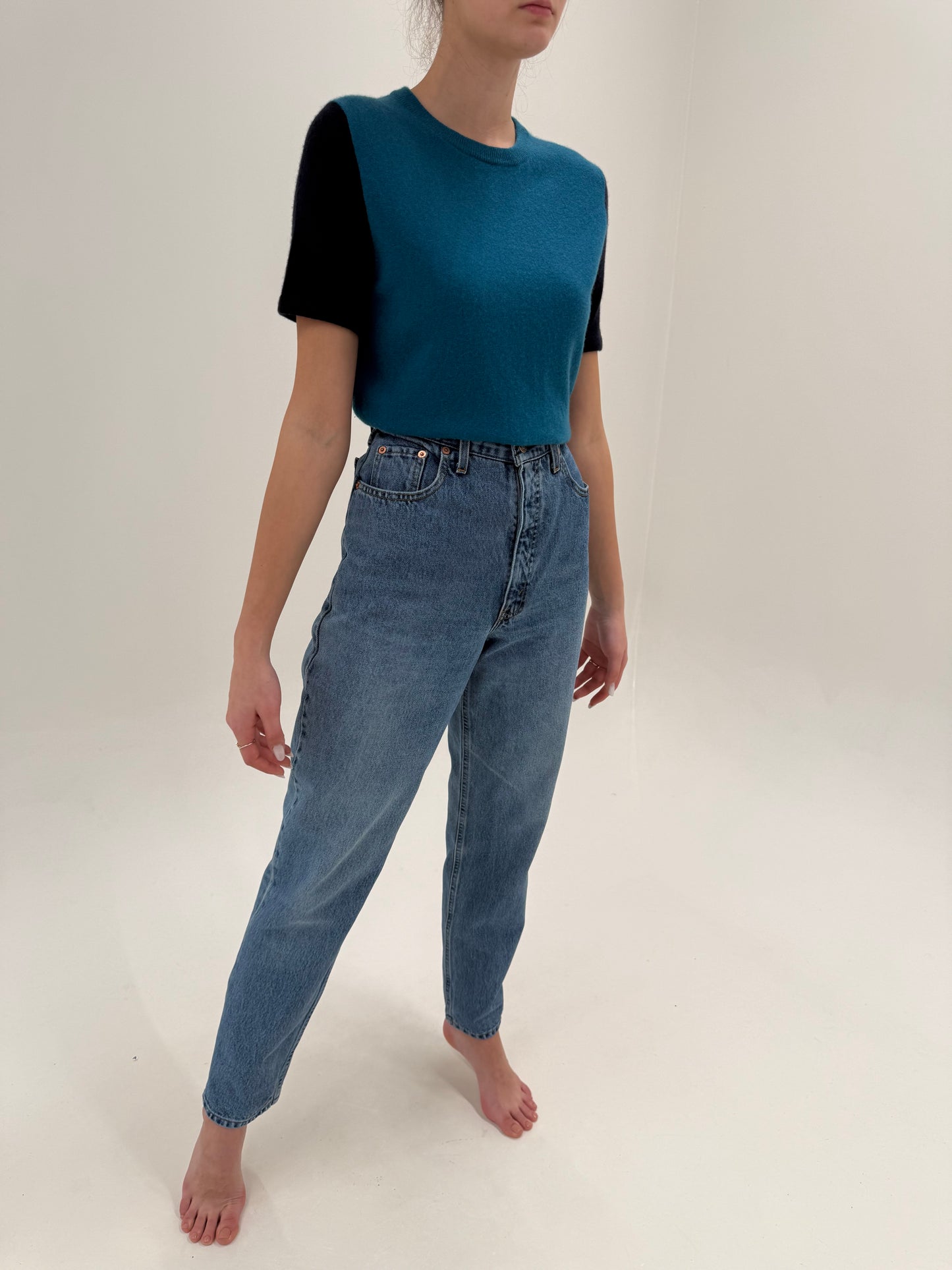 Jeans vintage Levi’s tall cu talie ultra înaltă mom fit