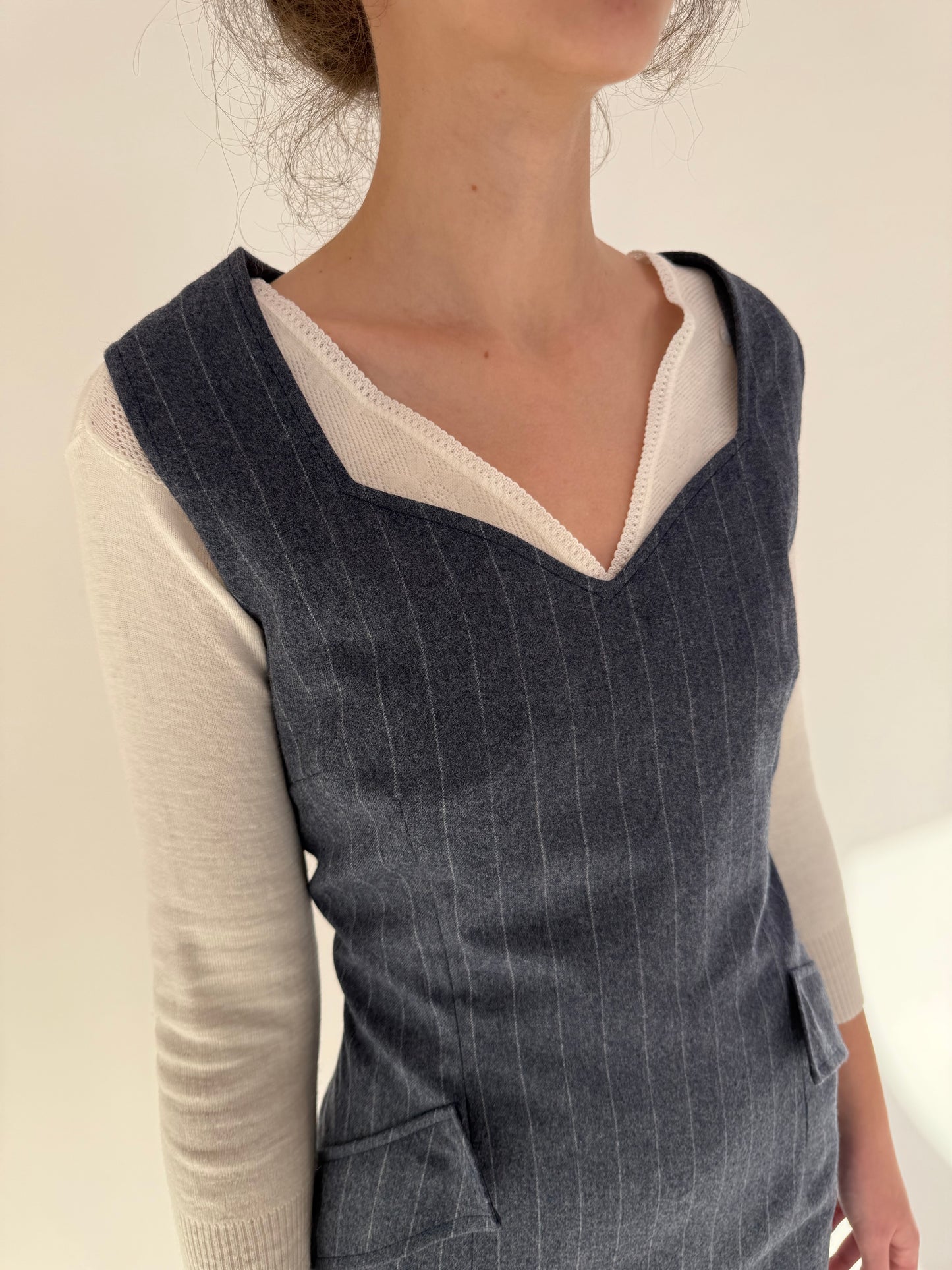 Rochie din stofă de lana extrafina jeans blue cu dungi fine verticale