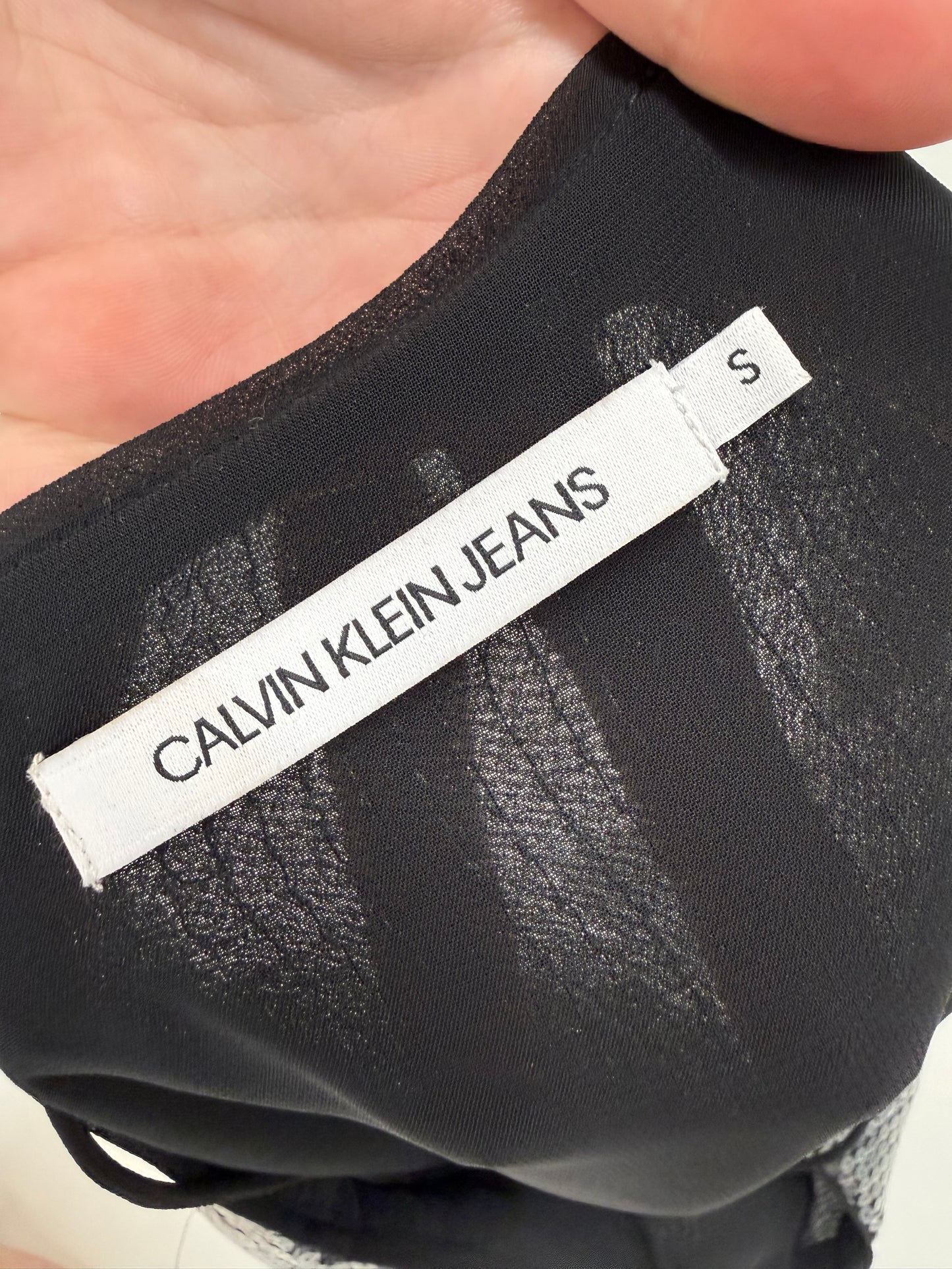 Slip dress Calvin Klein integral paietată super revenita in trend in croi minimalist