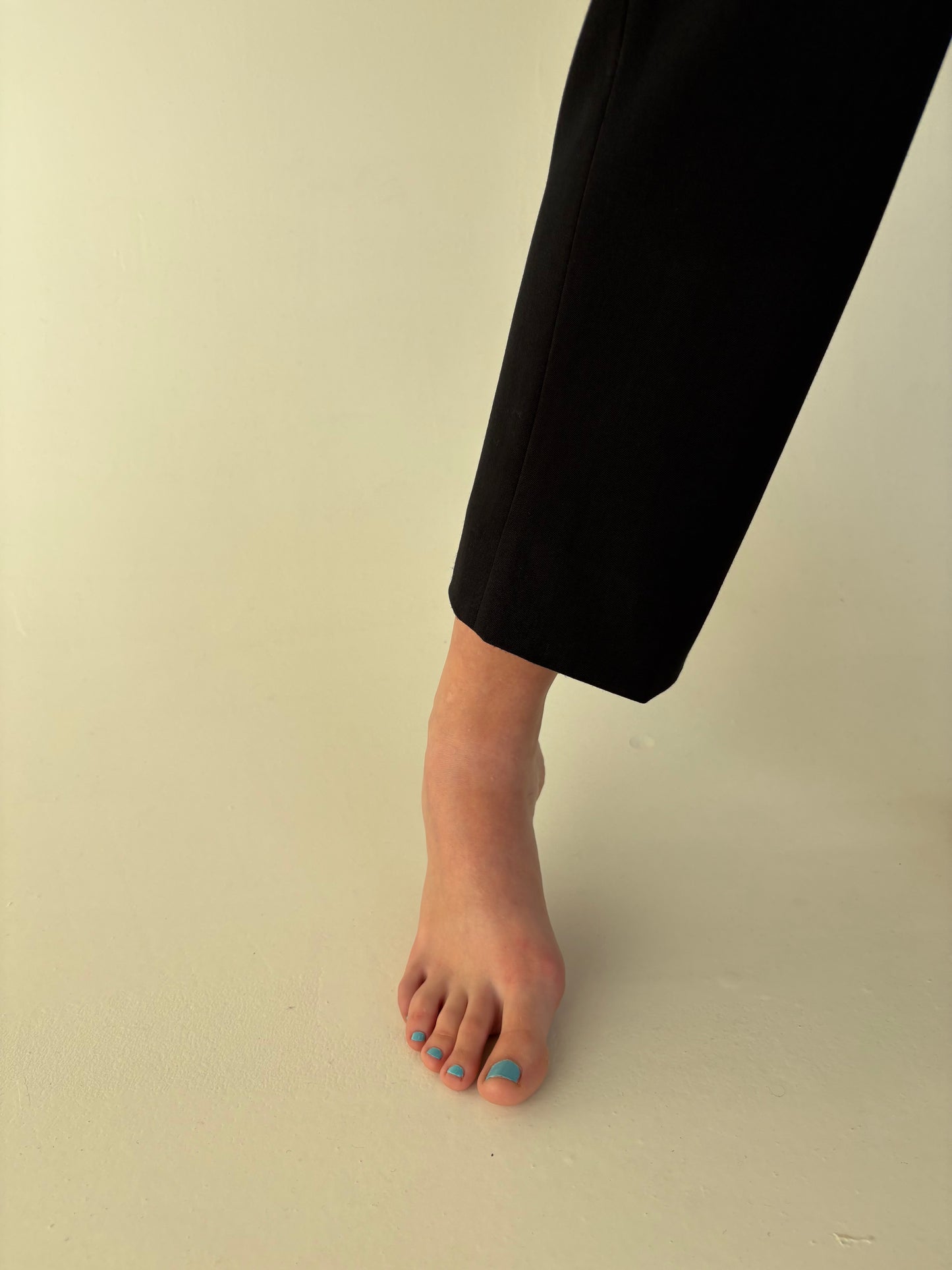 Pantaloni negri din stofă confort de lana extrafina