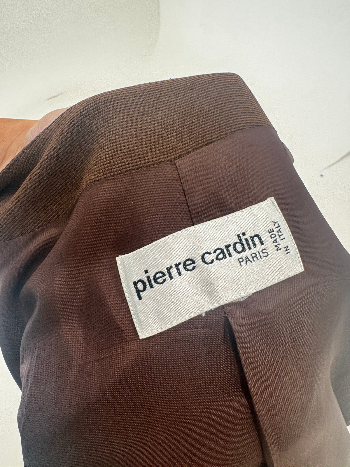 Sacou luxury vintage Pierre Cardin din faille chocolate brown cu nasturi bijuterie
