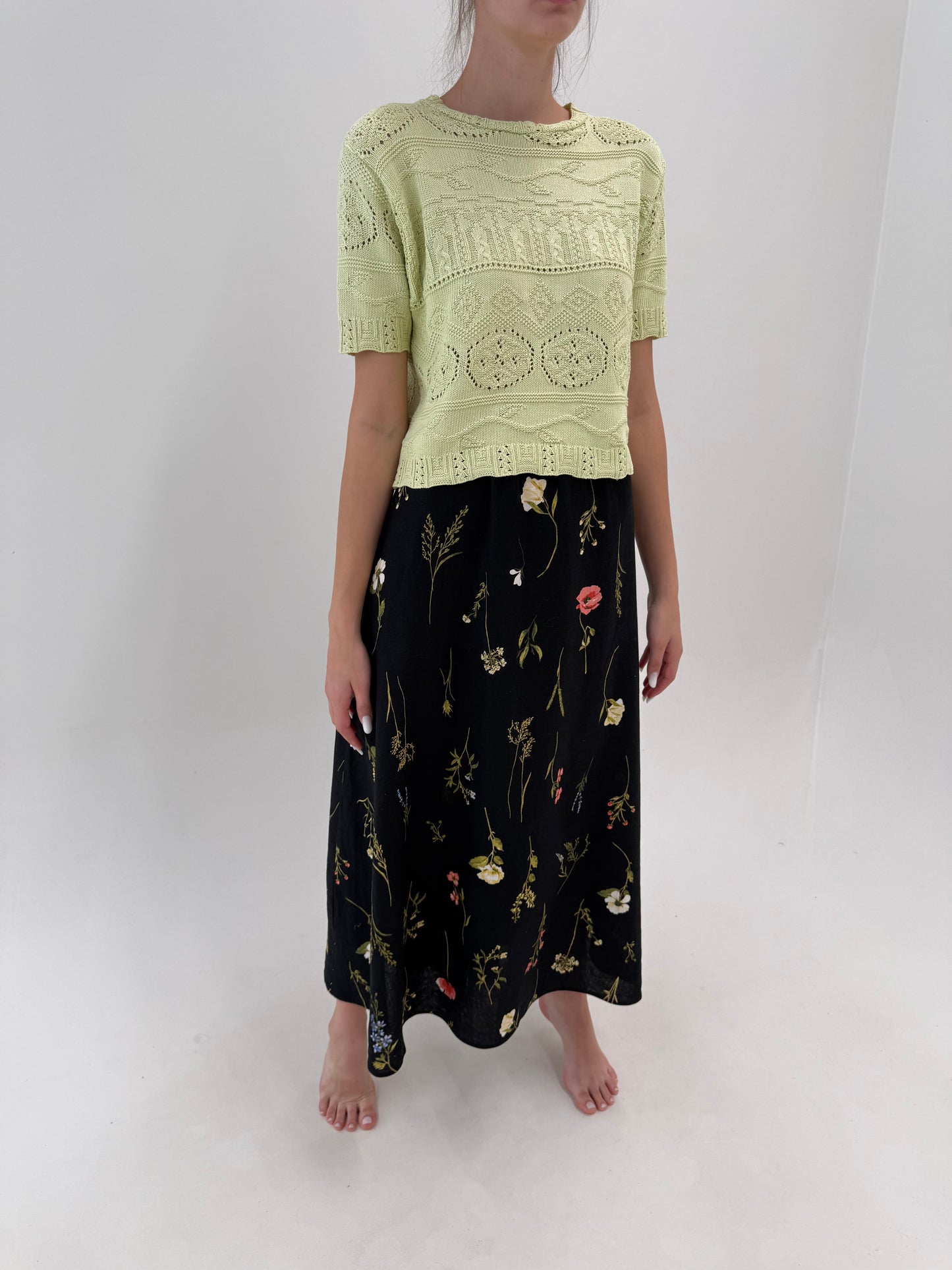 Fustă maxi neagră din pânză de in cu talie ultra înaltă elastică si print floral delicat