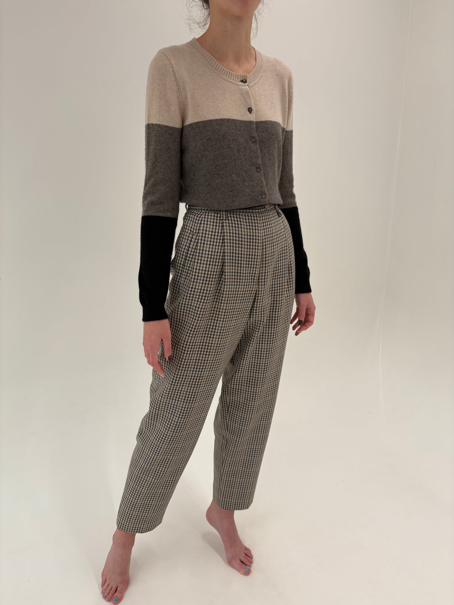 Pantaloni cu talie ultra înaltă și carouri în culori neutre din lana extrafina