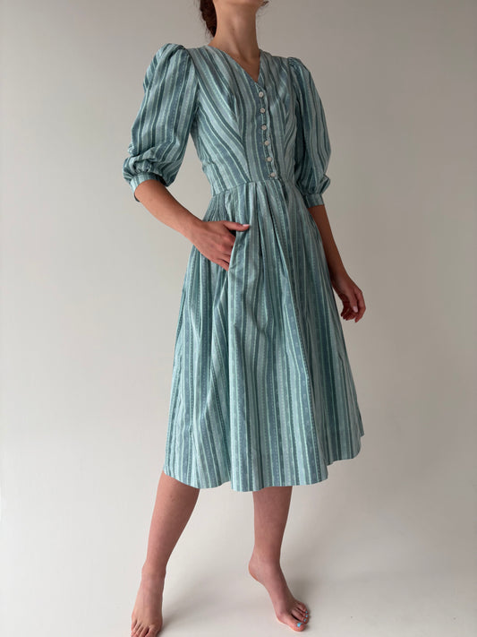 Rochie vintage cu corsaj în nuanțe superbe de mint green din pânză