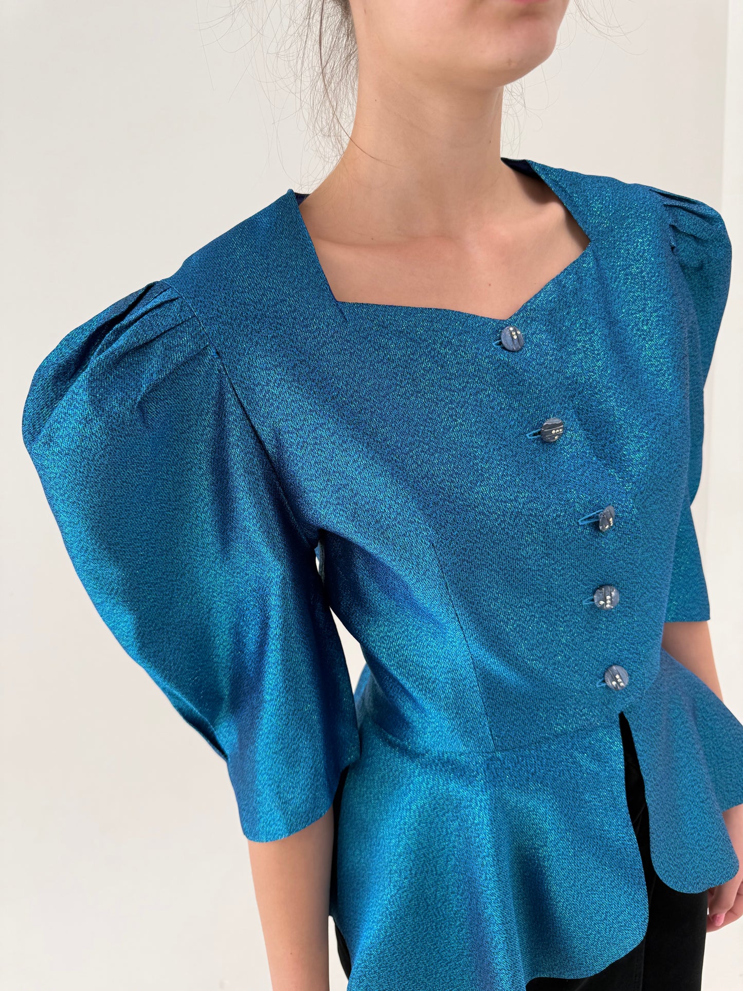 Sacou vintage din lame ultra cambrat cu peplum și umeri accentauti