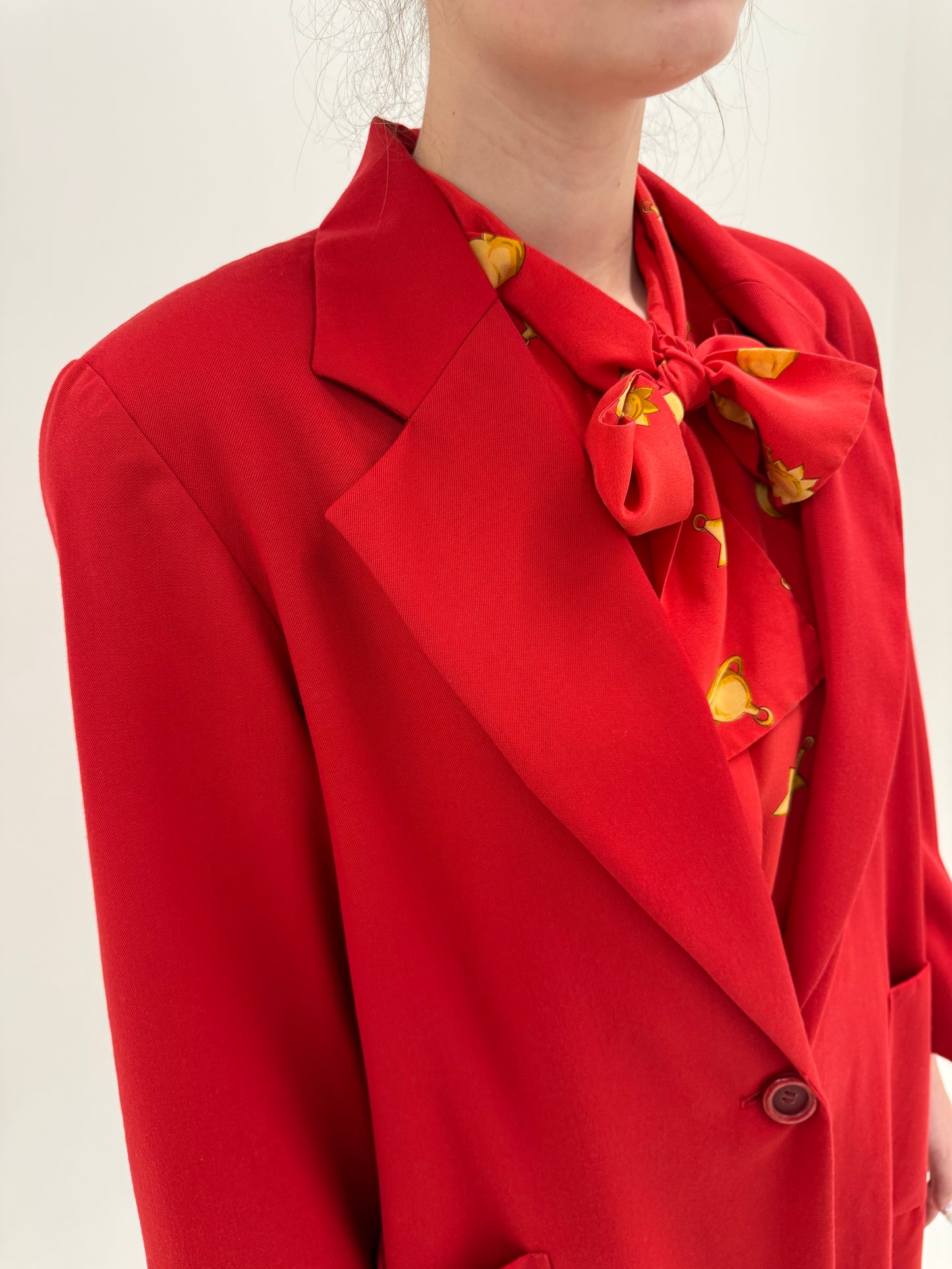Pardesiu Gianfranco Ferre cherry red din lana extrem de subțire light weight de sezon cald