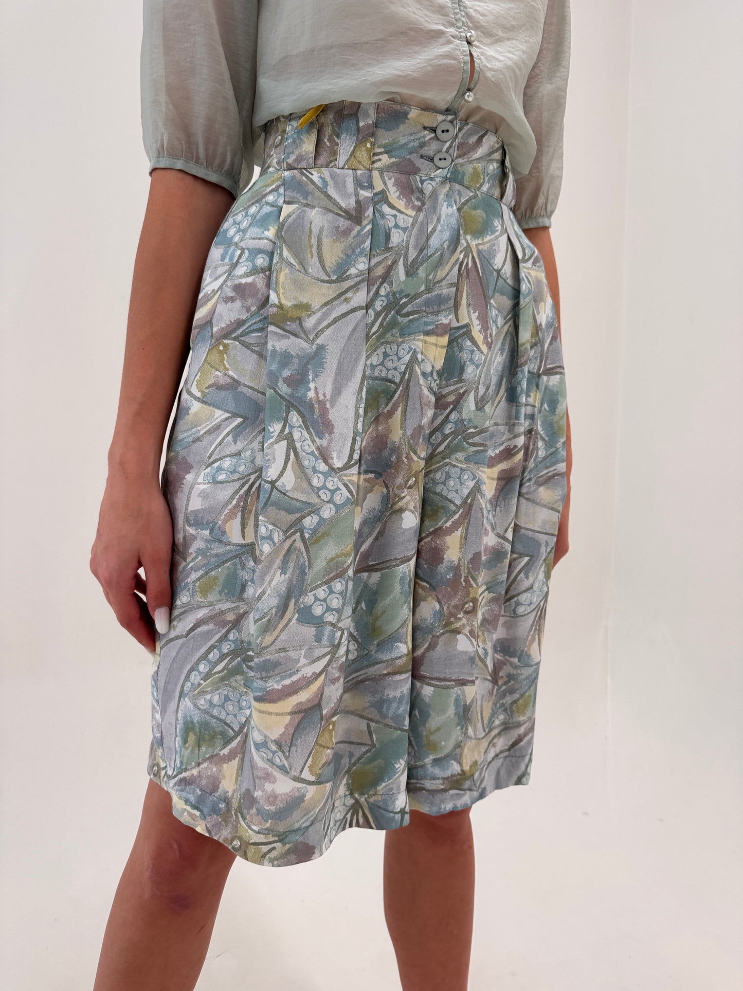 Pantaloni vintage super vaporoși în culori pudrate și talie ultra înaltă
