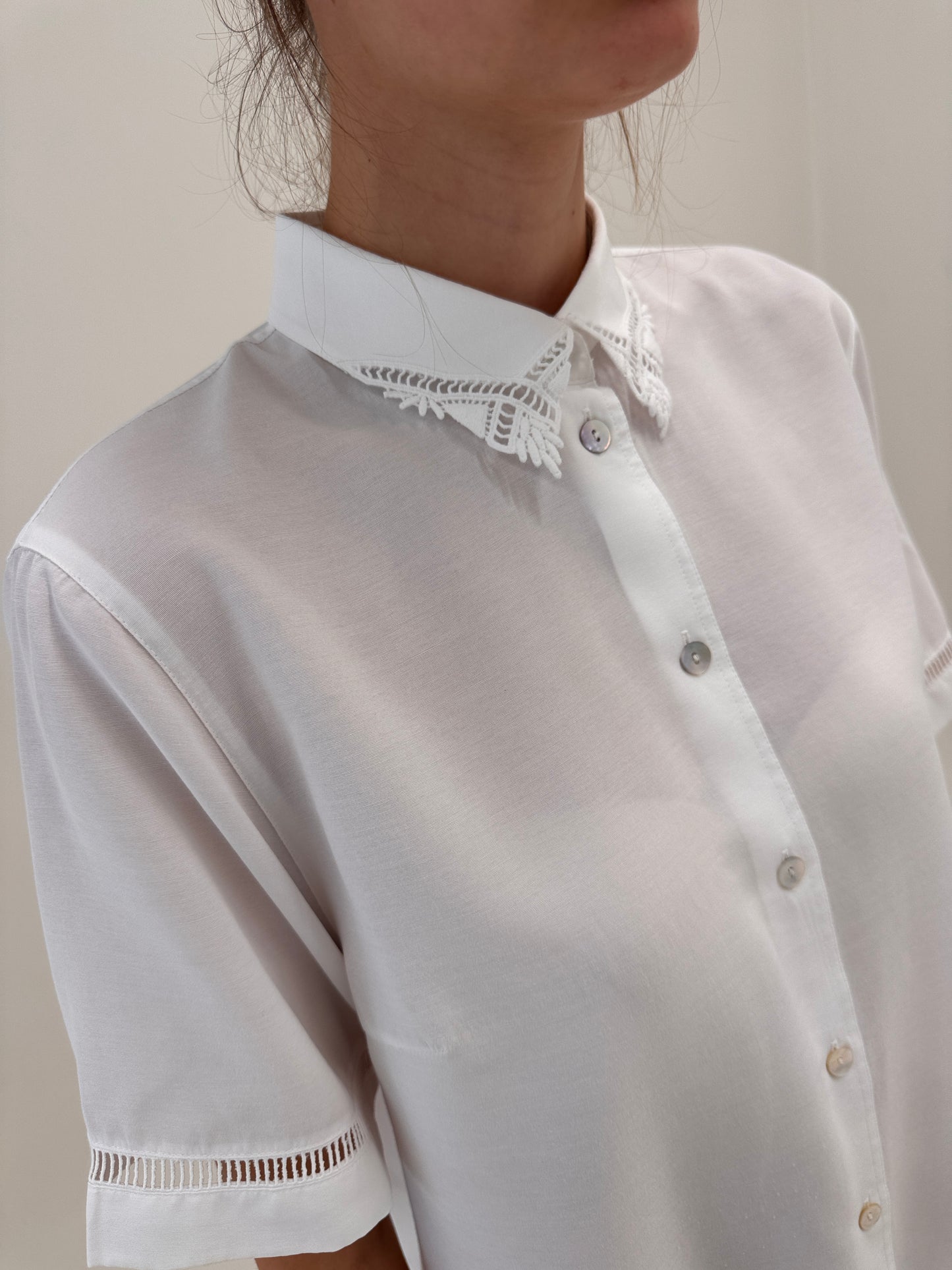 Cămașa vintage lucrata manual cu broderie anglaise și macrame