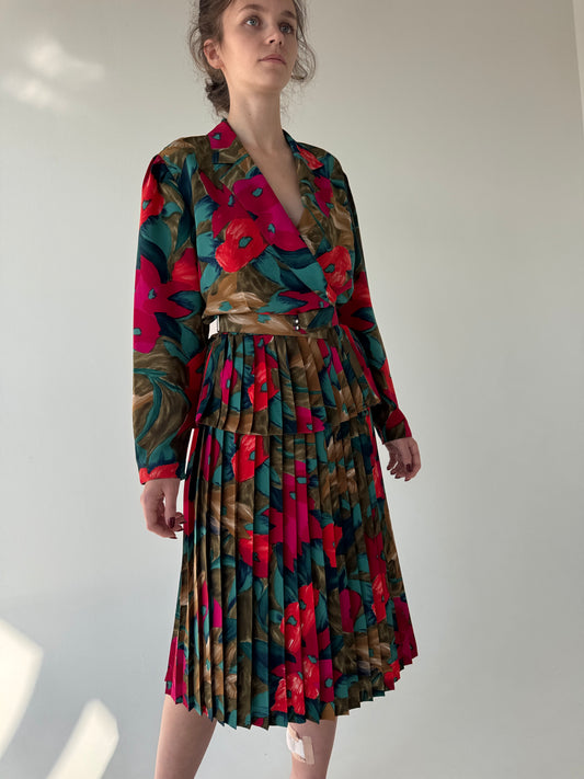 Set vintage cu sacou peplum, centura proprie și fustă plisată