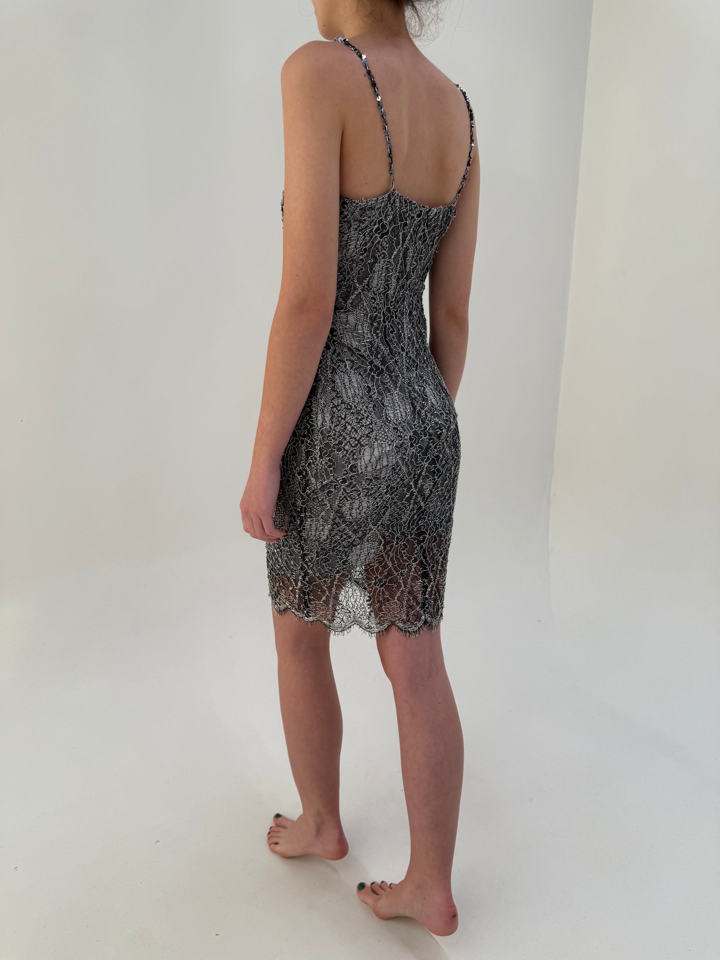 Slip dress vintage anii 90 din dantelă metalizata argintie spectaculoasă