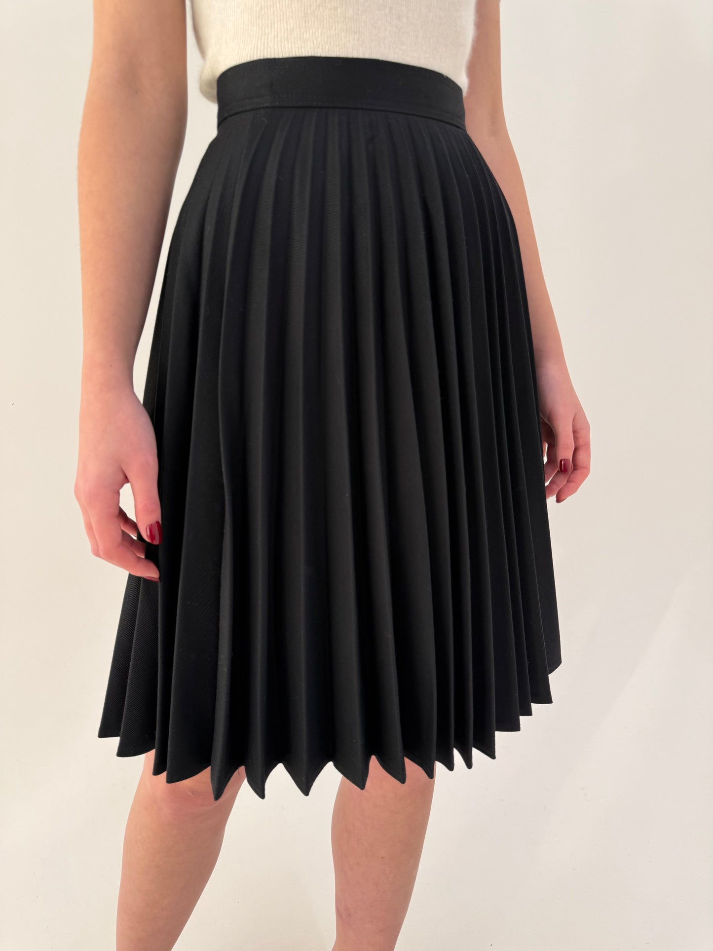 Fustă neagra vintage plisată din lana extrafina cu talie ultra înaltă