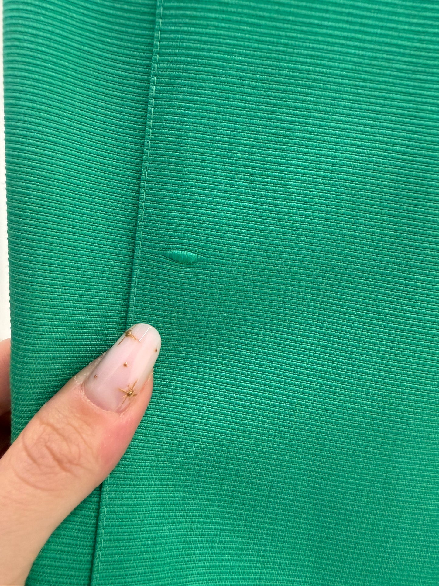 Rochie verde smarald tip sacou midi cu închidere dublă