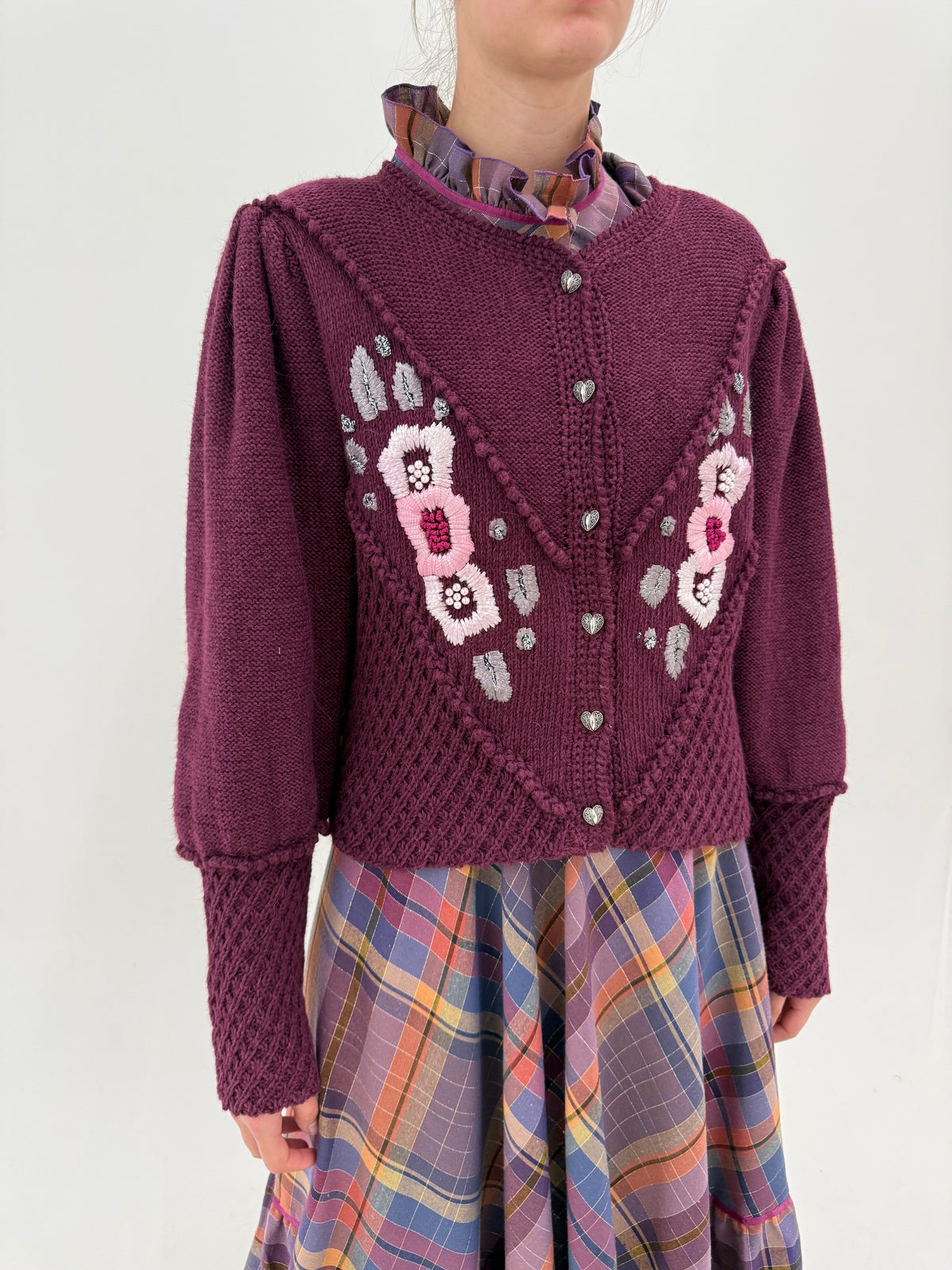 Cardigan vintage tip jachetă cu broderie superbă din lana extrafina plină