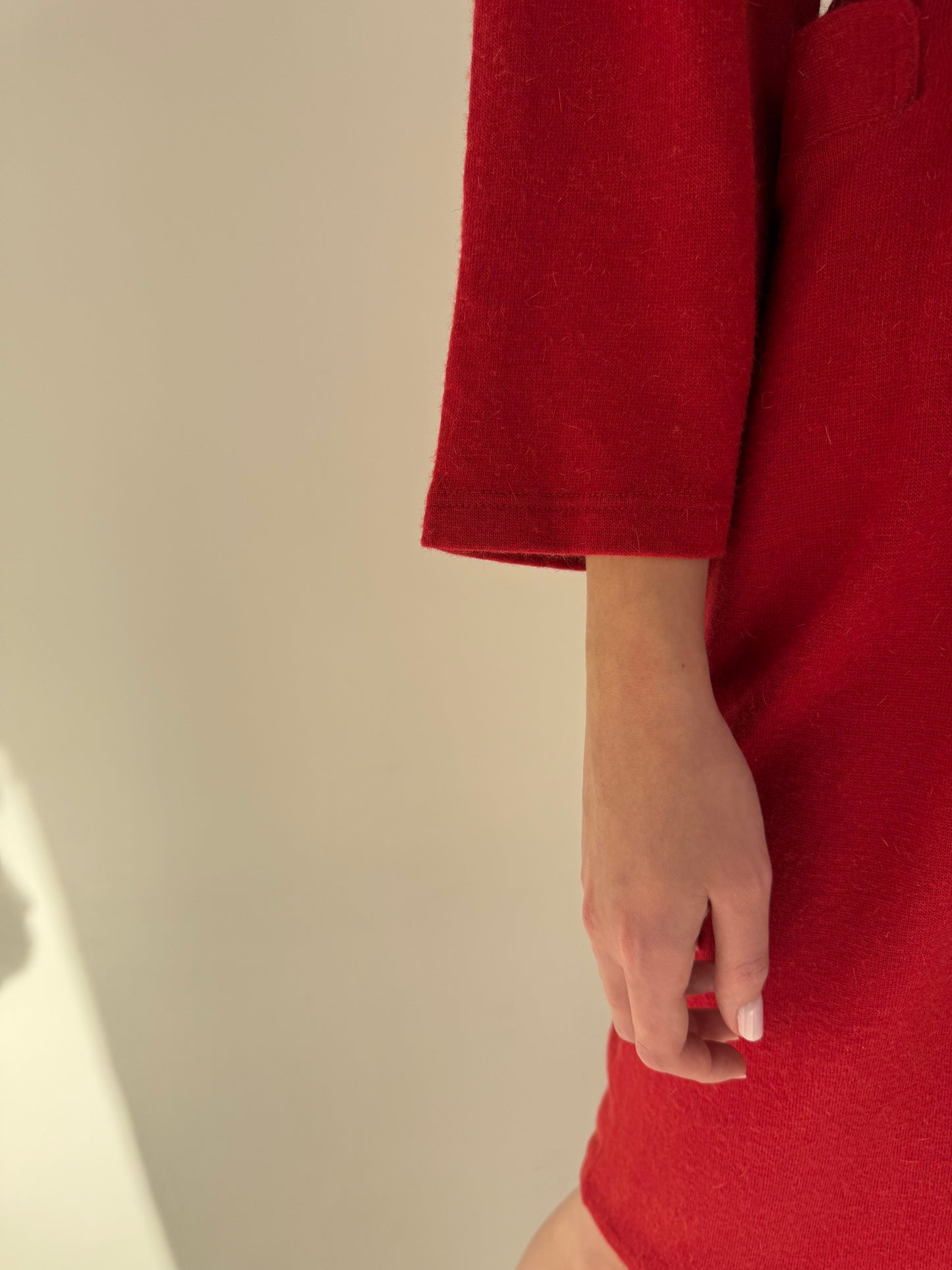 Rochie vintage cherry red cu mânecă fluture în croi retro modern