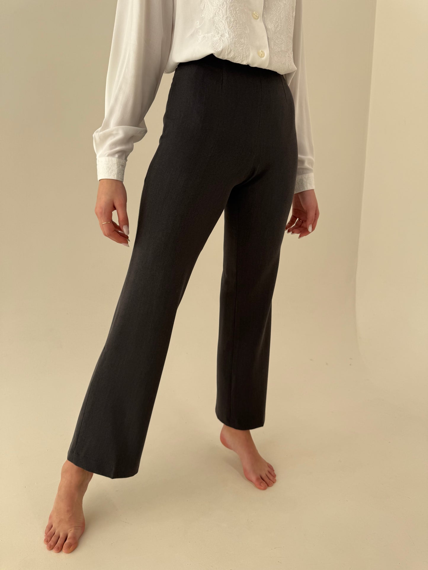 Pantaloni steel gray ușor evazați din lanita subțire de primăvară ultra confort