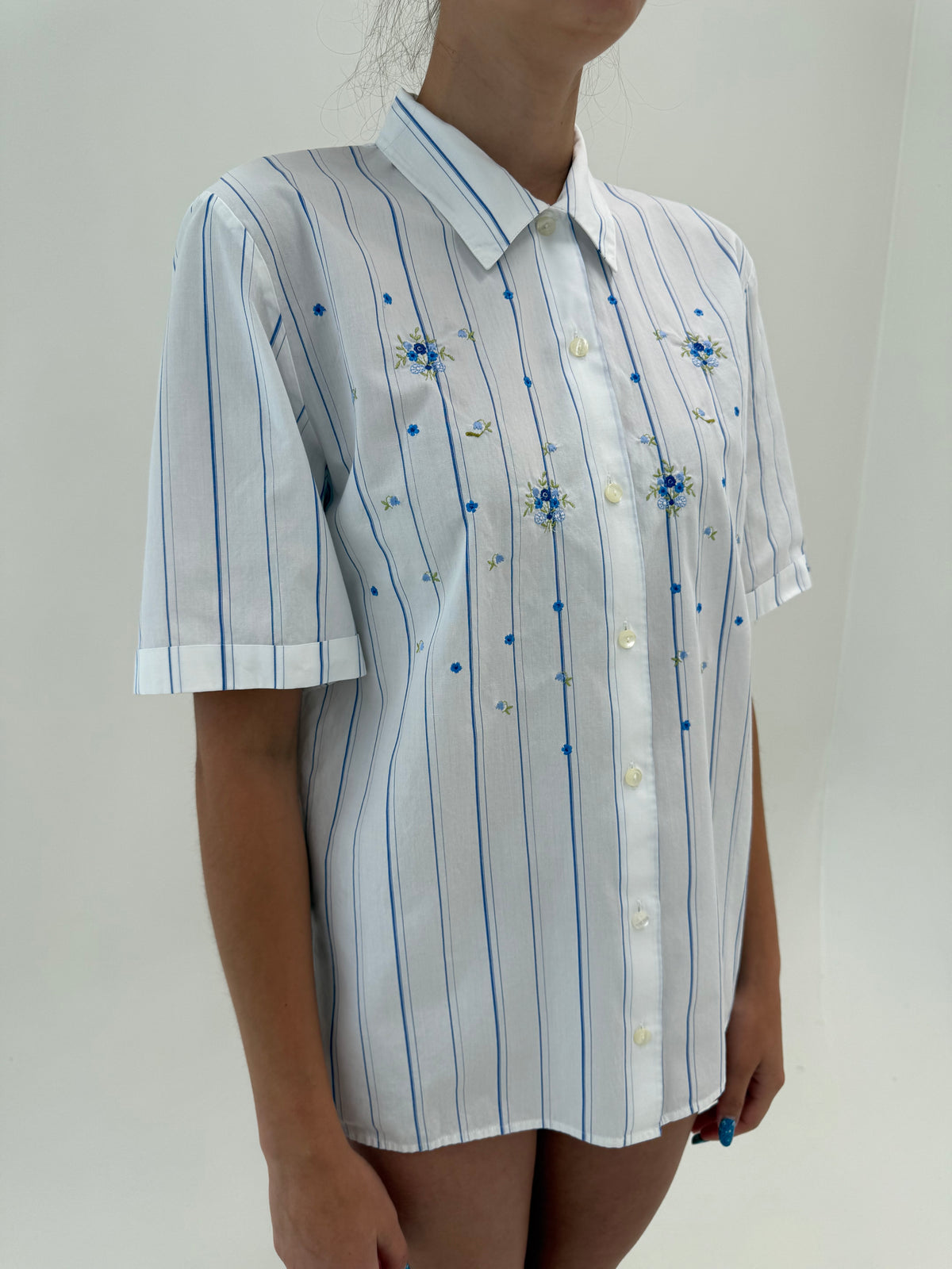 Cămașa vintage luxury Pierre Cardin în dungi fine cu broderie superbă delicată