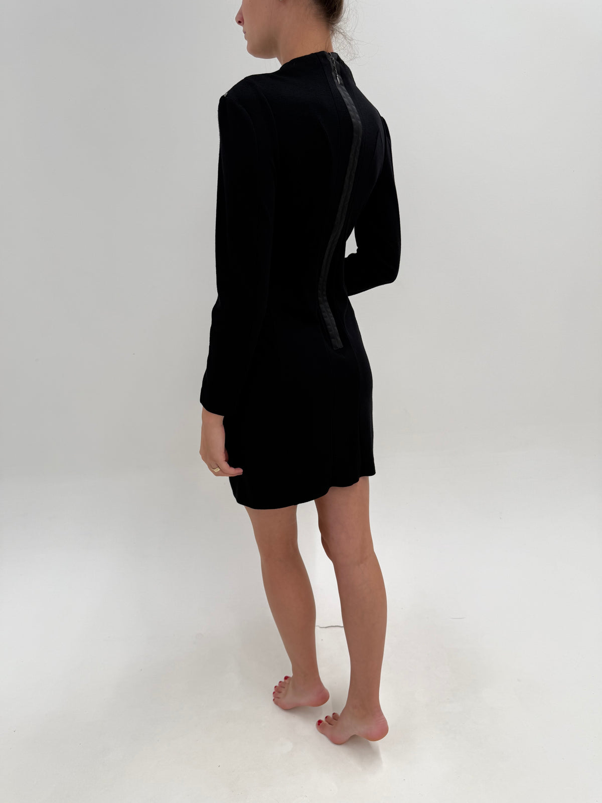 LBD Max Mara din tricot de lana extrafina în croi cambrat cu fornseuri