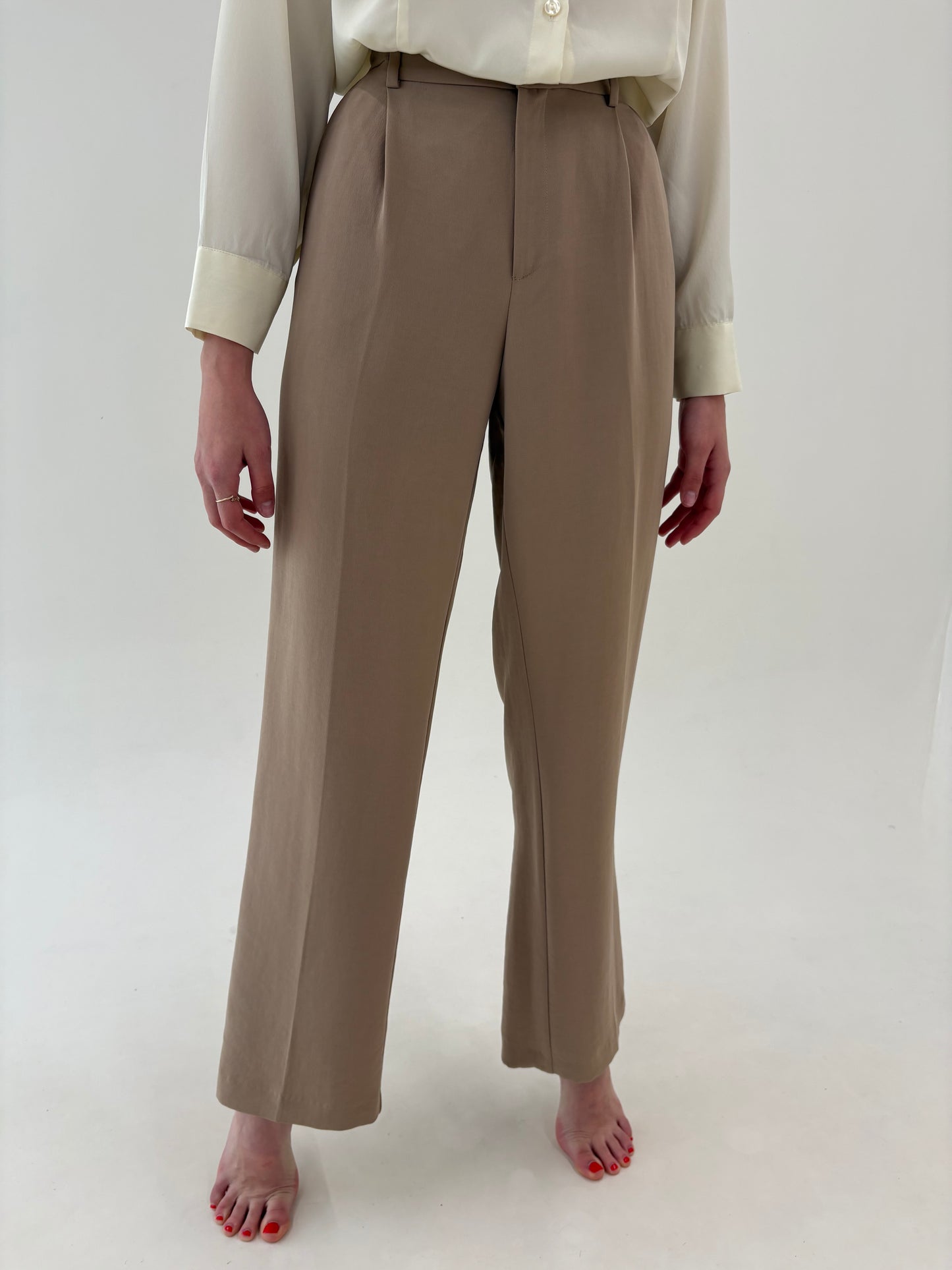 Pantaloni tall camel in croi deosebit drept cu talie geometrizata