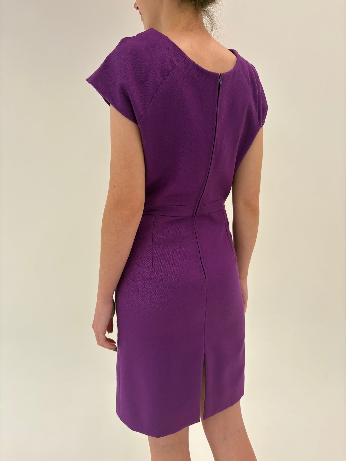 Rochie business in croi elevat cu fronseuri din lana extrafina