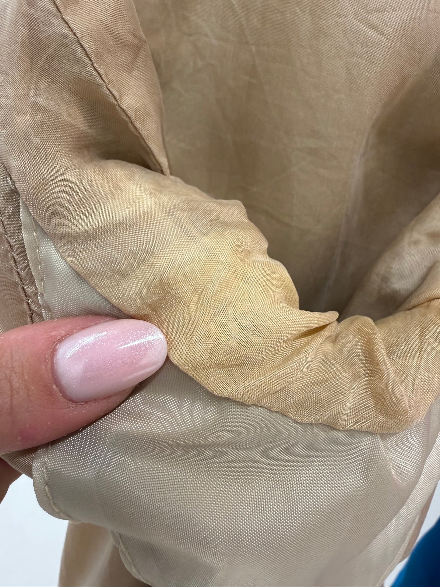 Sacou cambrat Armani camel in croi clasic atemporal din mix de mătase naturală