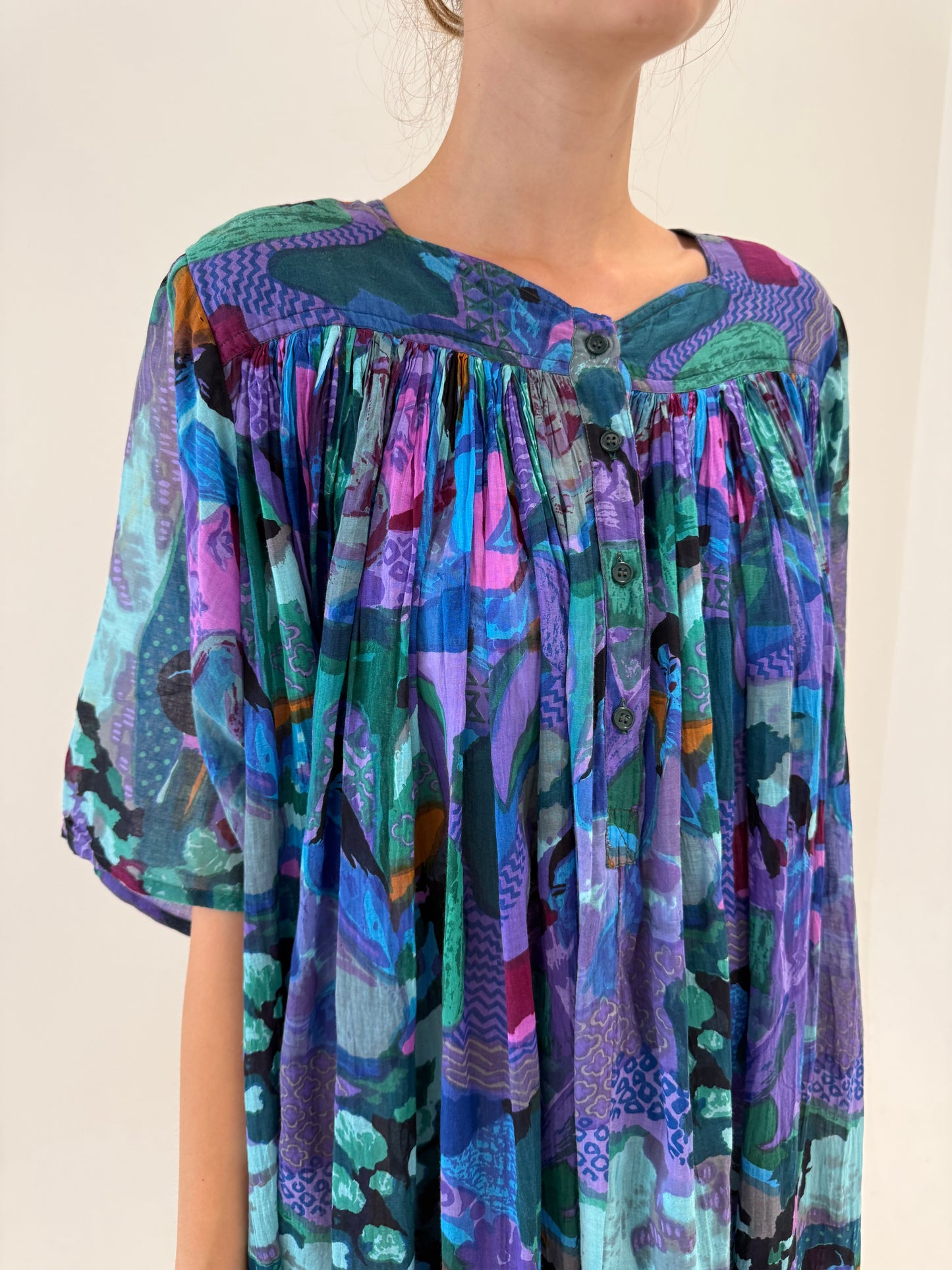 Rochie amplă în culori superbe din pânză fină de bumbac
