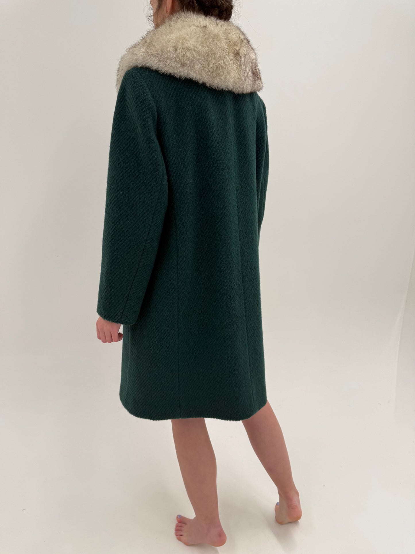 Palton old vintage de colecție anii 60 cu guler masiv din blană naturală