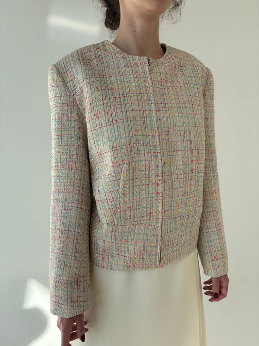 Sacou in stil Chanel din tweed butter white cu inserții curcubeu