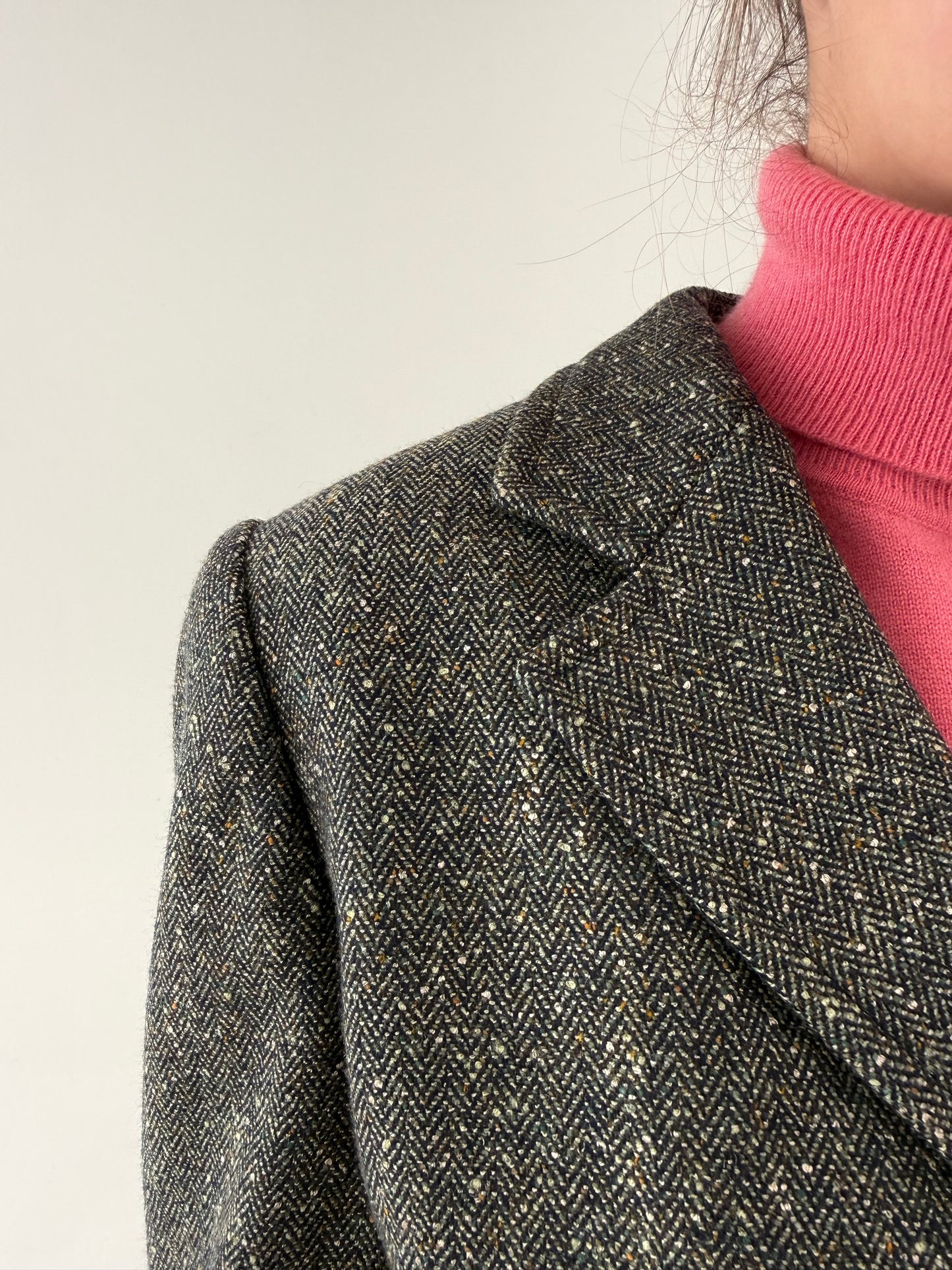 Sacou petite în croi ușor cambrat din stofă melanj de lana și cupro în culori superbe