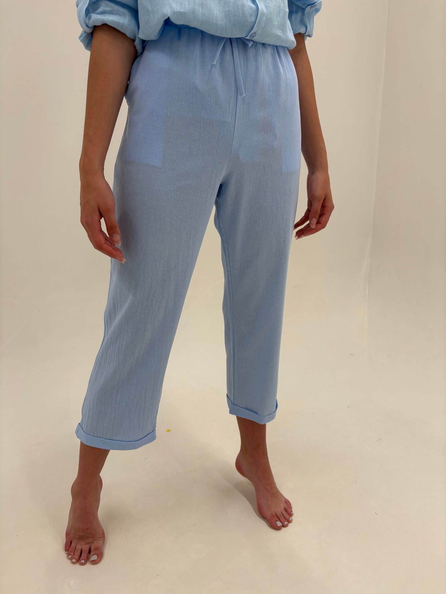 Pantaloni baby blue petite cu talie elastică din panzica de bumbac