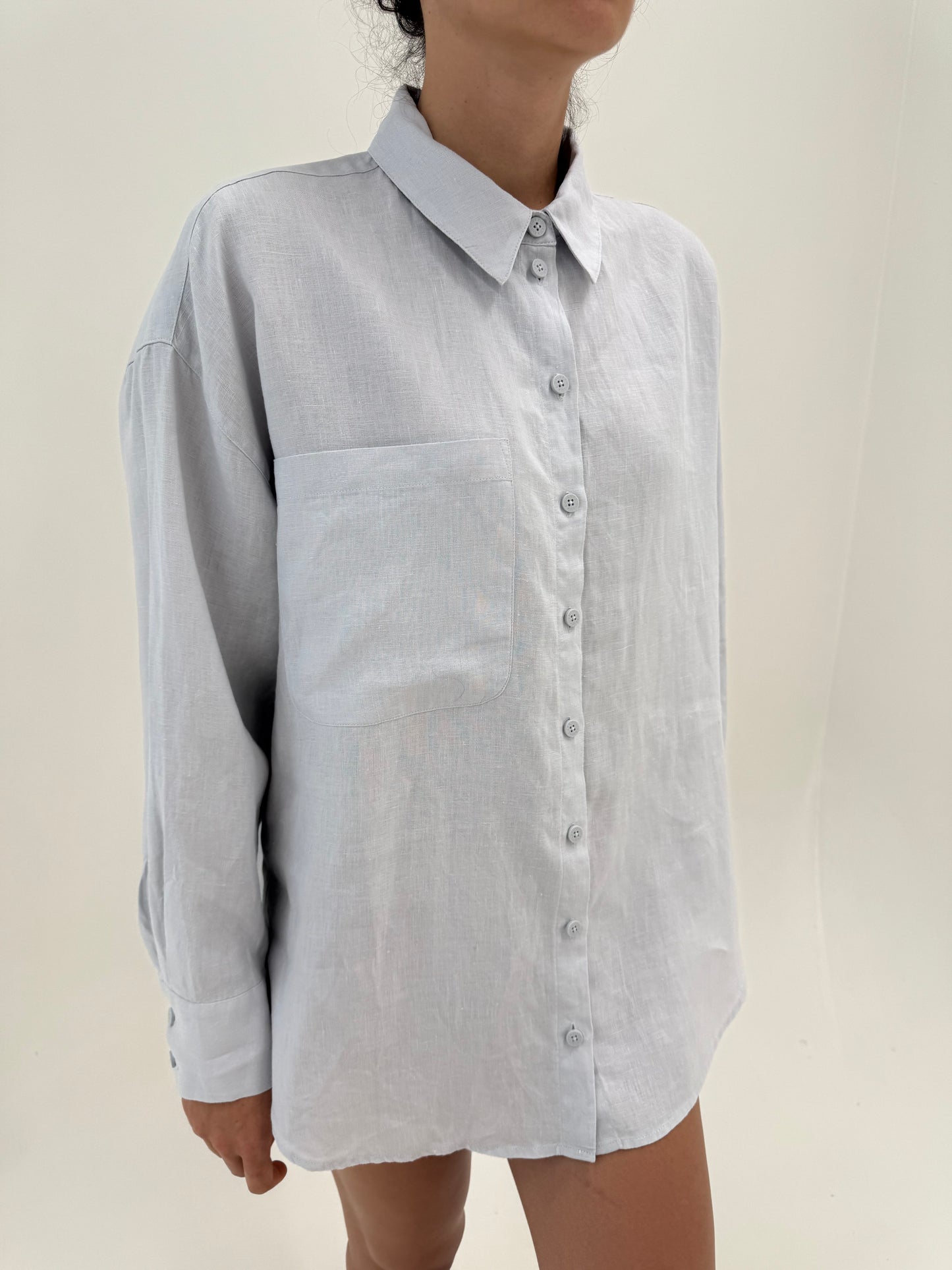 Cămașa dusty baby blue din in premium în croi oversized