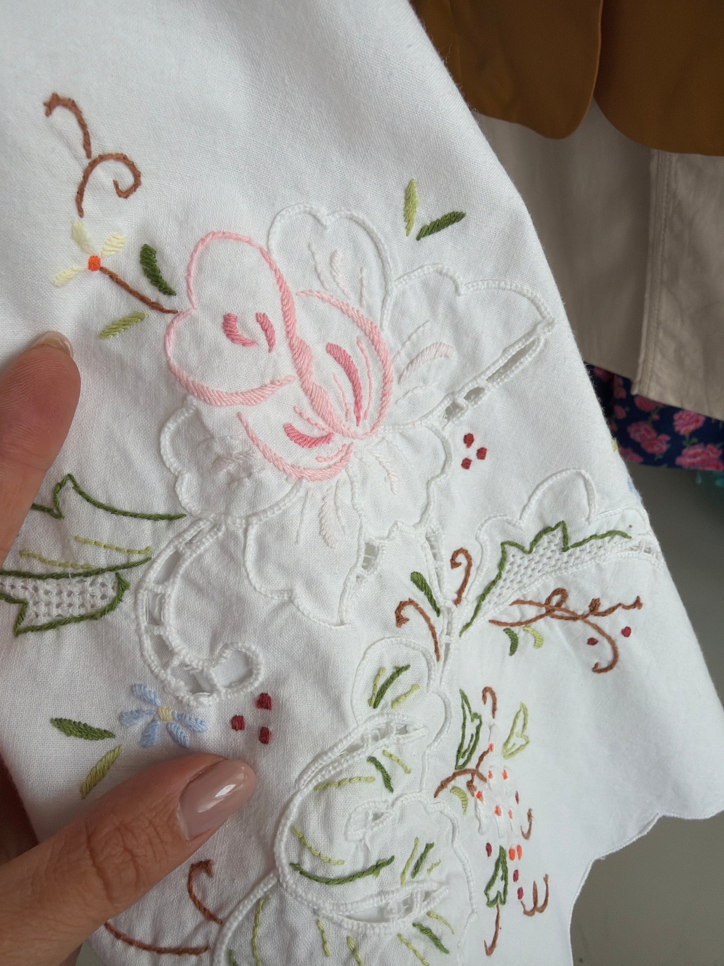 Fustă vintage bijuterie cu broderie manuală delicată extrem de amplă din pânză