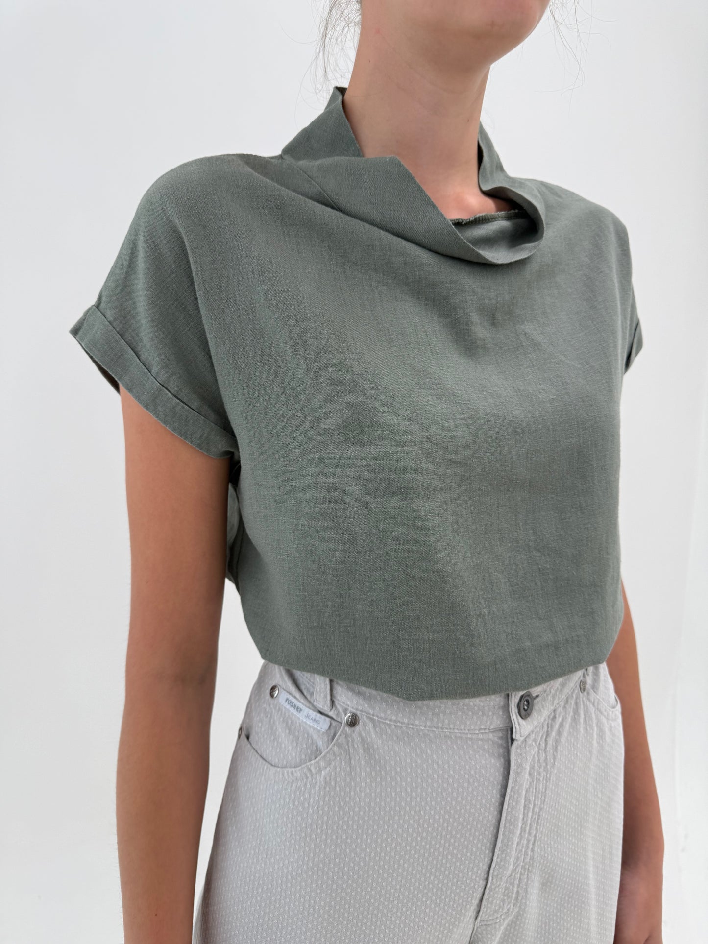 Top din in premium în croi minimalist muted Sage green