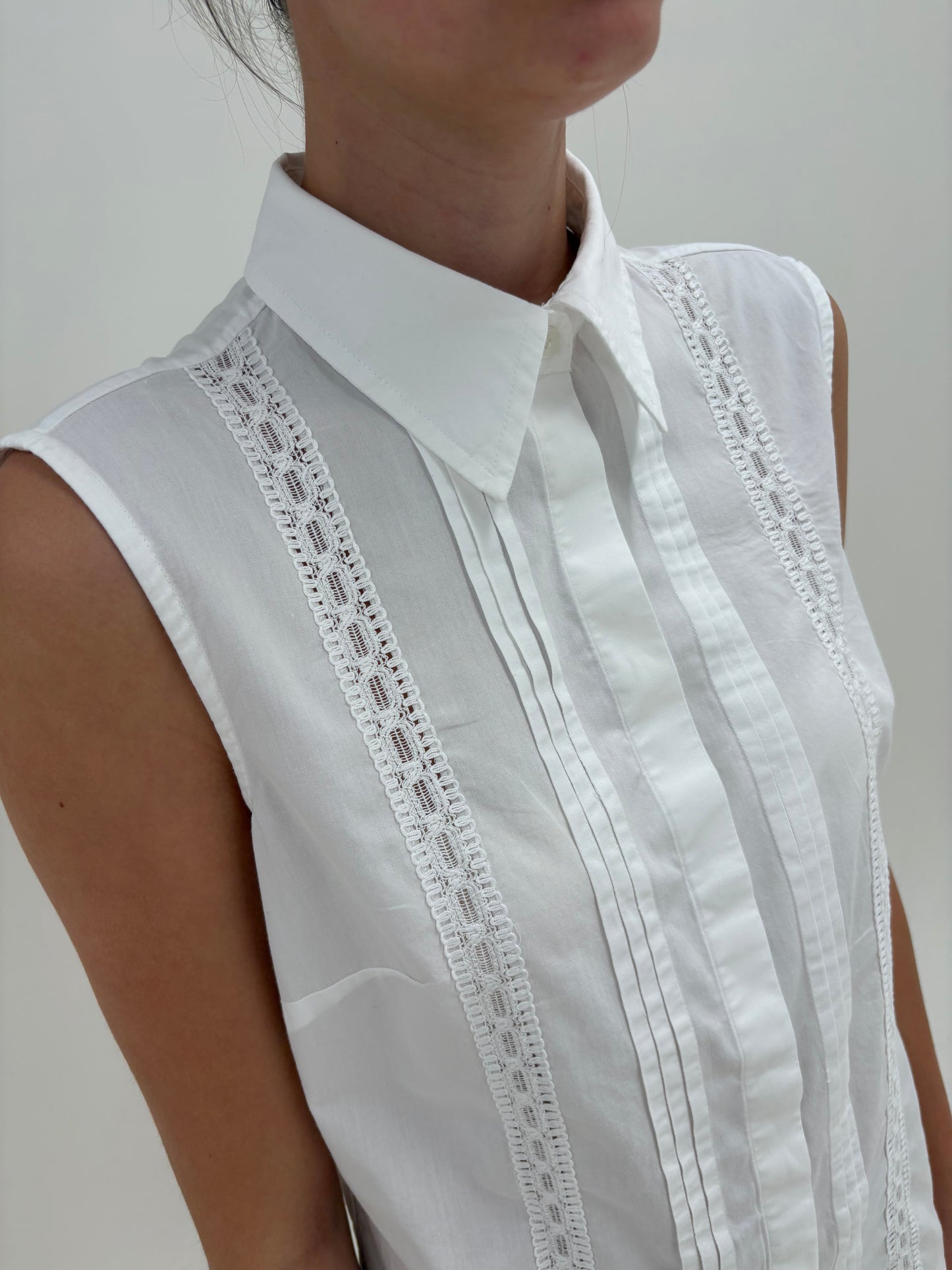 Cămașa din bumbac premium cu inserții de dantelă macrame