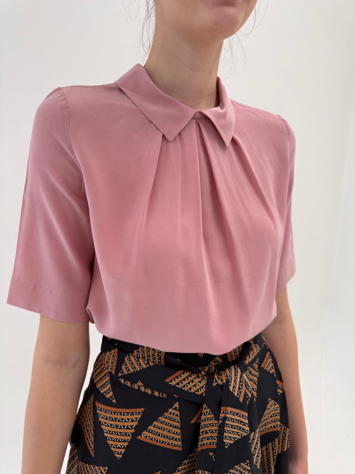 Cămașa powder pink cu pliuri chic din mătase naturală mată