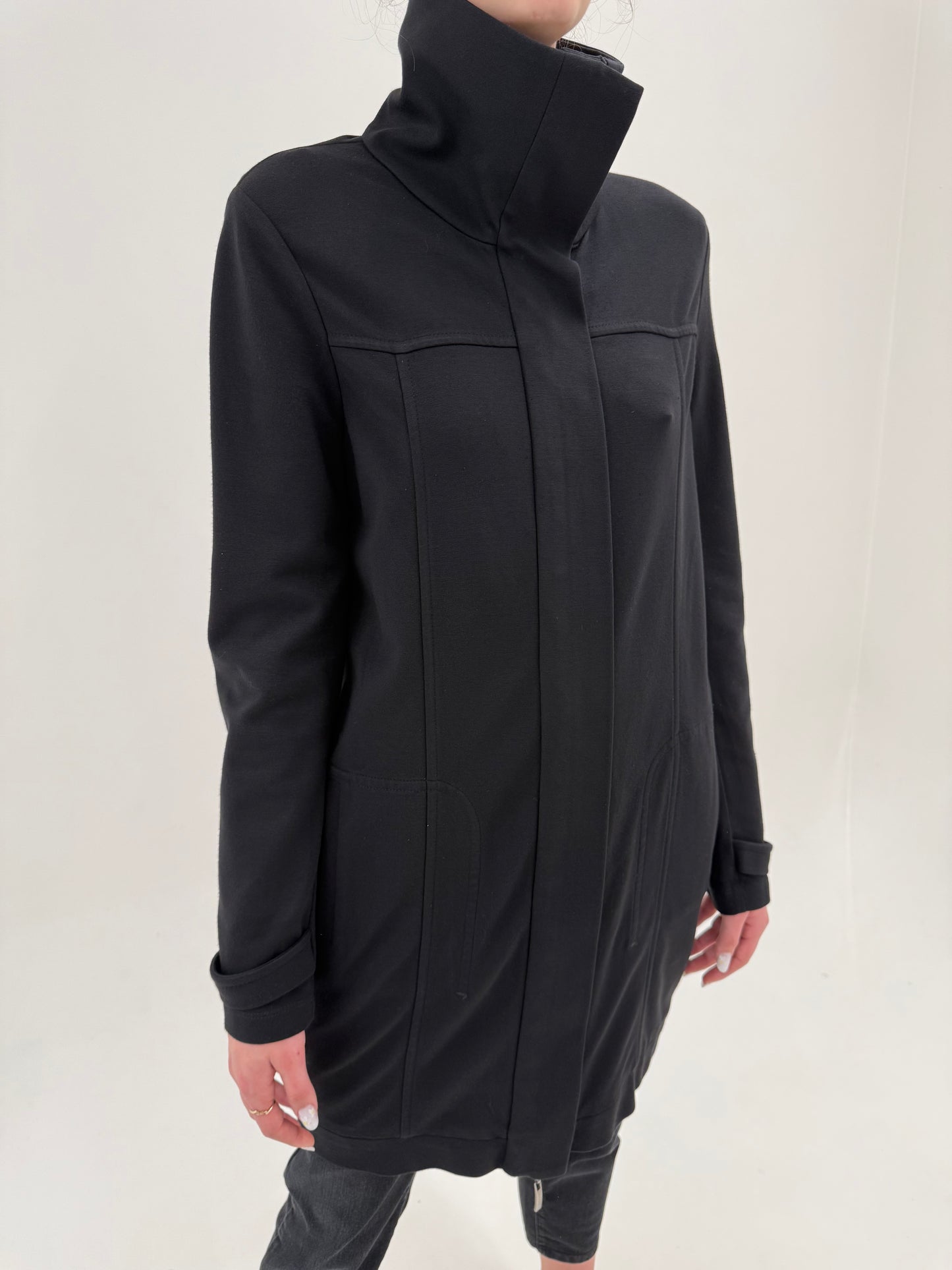 Jacheta Max Mara neagră cu influențe casual și stand collar din bumbac
