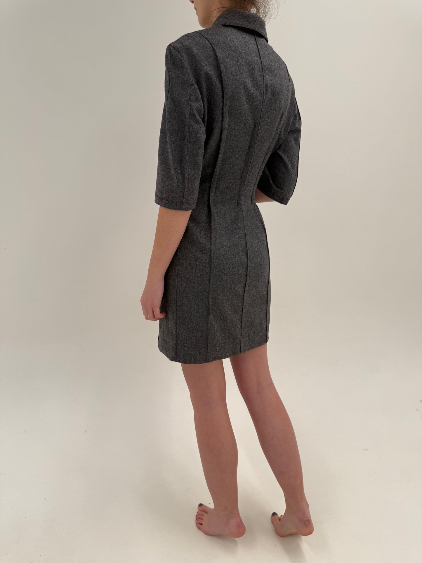 Rochie vintage anii 90 cu design arhitectural cambrata din lana plină extrafina