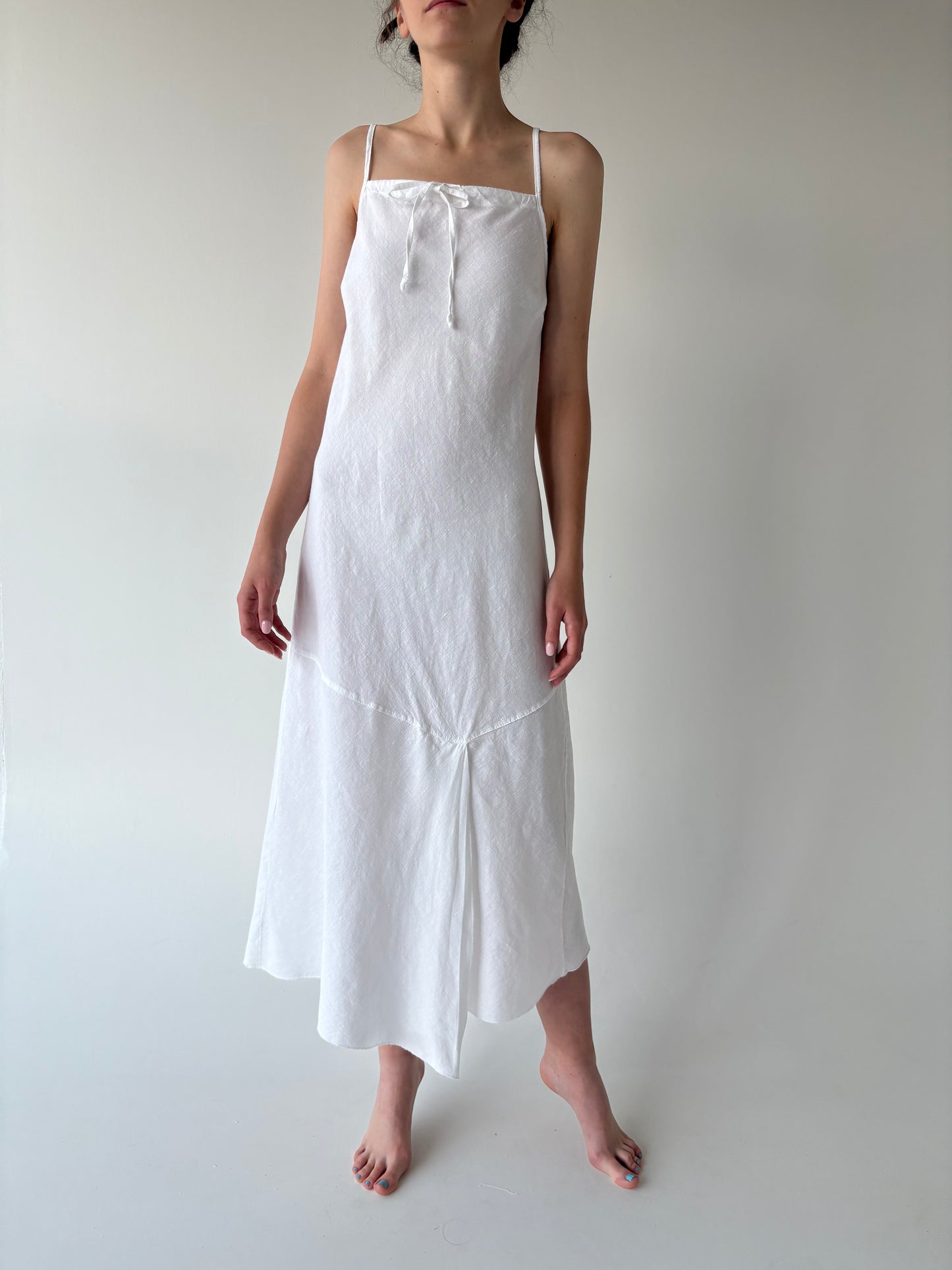 Rochie maxi în croi minimalist din in